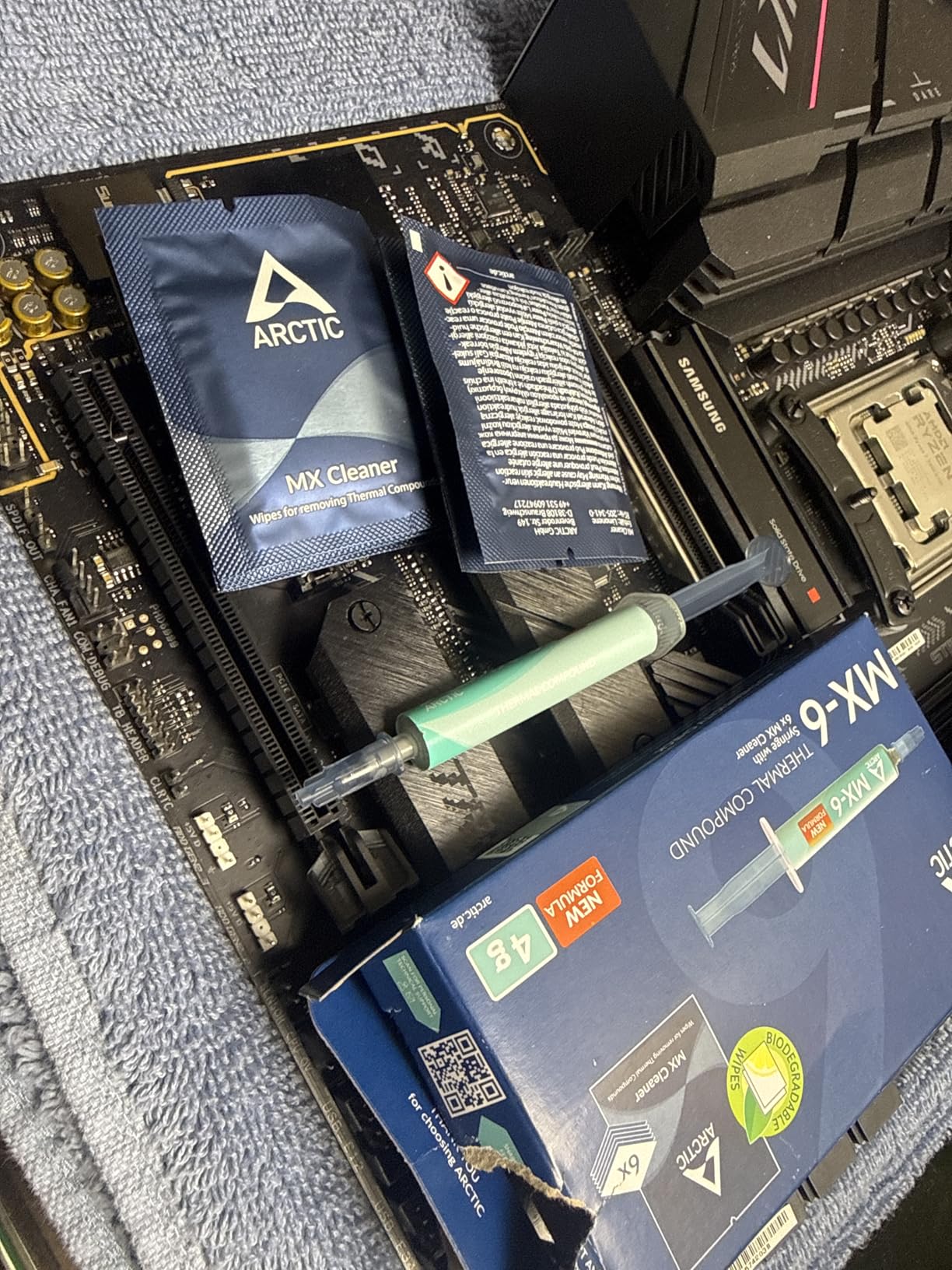 ARCTIC MX-6 (4 g, incl. 6 MX Cleaner) - Ultimate Performance Thermal Paste for CPU, Consoles, Graphics Cards, laptops, Very high Thermal Conductivity, Long Durability, Non-Conductive customer photo 1