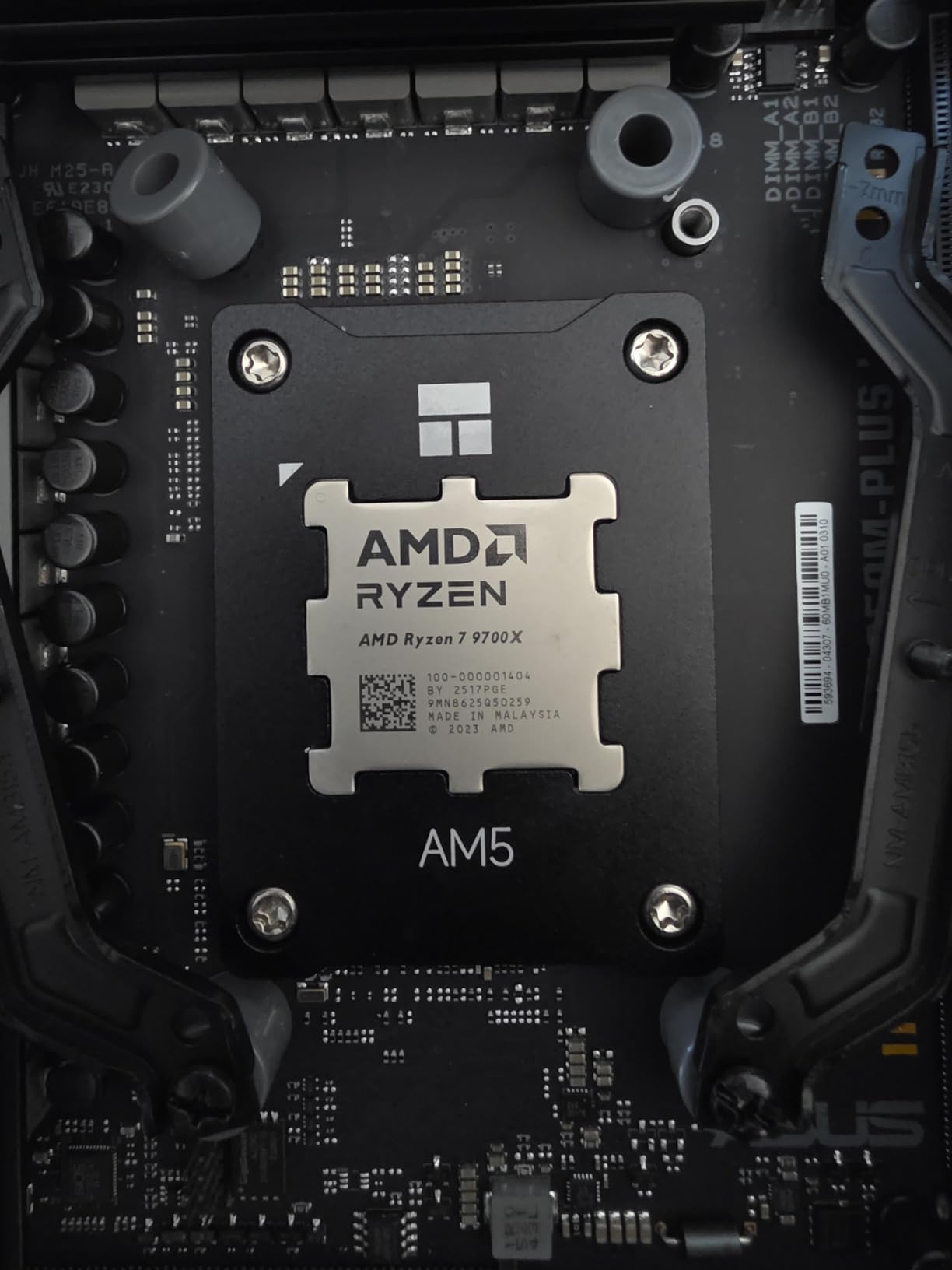 AMD Ryzen 7 9700X 8-Core, 16-Thread Unlocked Desktop Processor customer photo 2