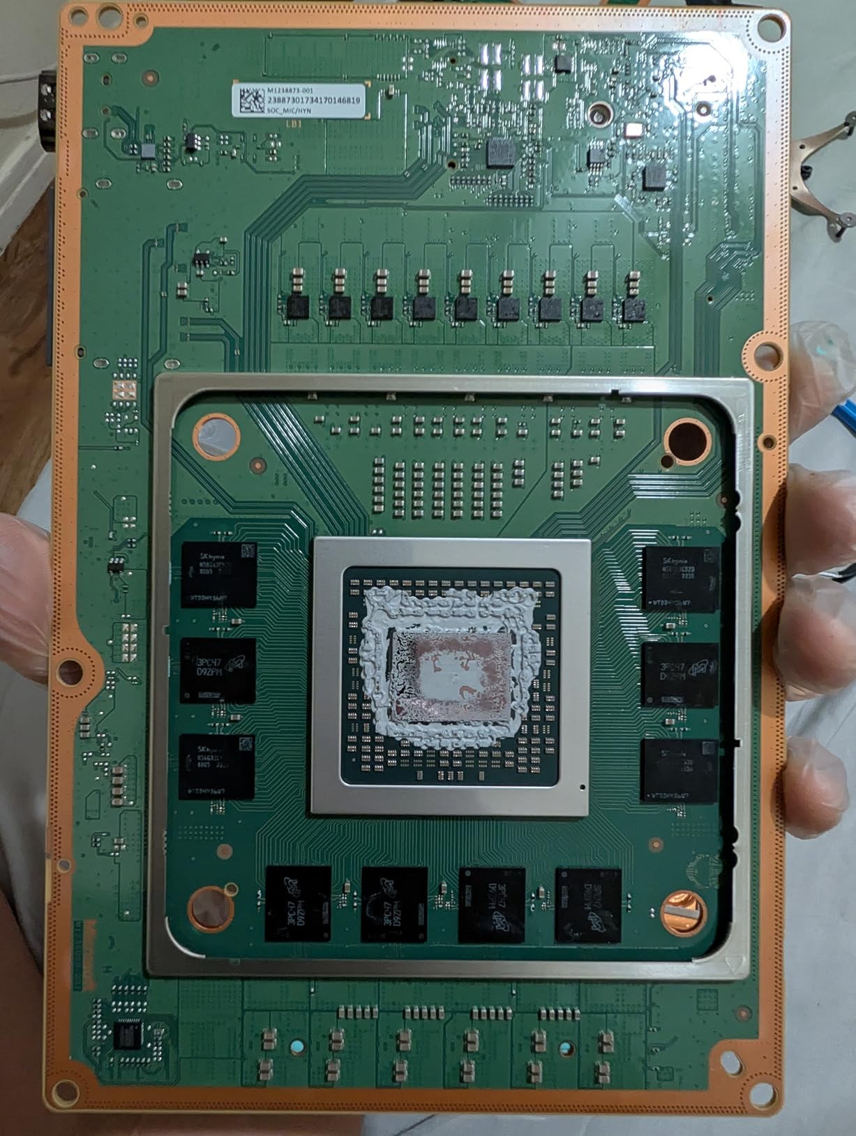 Thermal Grizzly Kryonaut - 1 Gram - Extremely High Performance Thermal Paste + 12 Cleaning Wipes 6 Wet & 6 Dry - for Demanding Applications and Overclocking CPU/GPU/PS4/PS5/Xbox customer photo 1