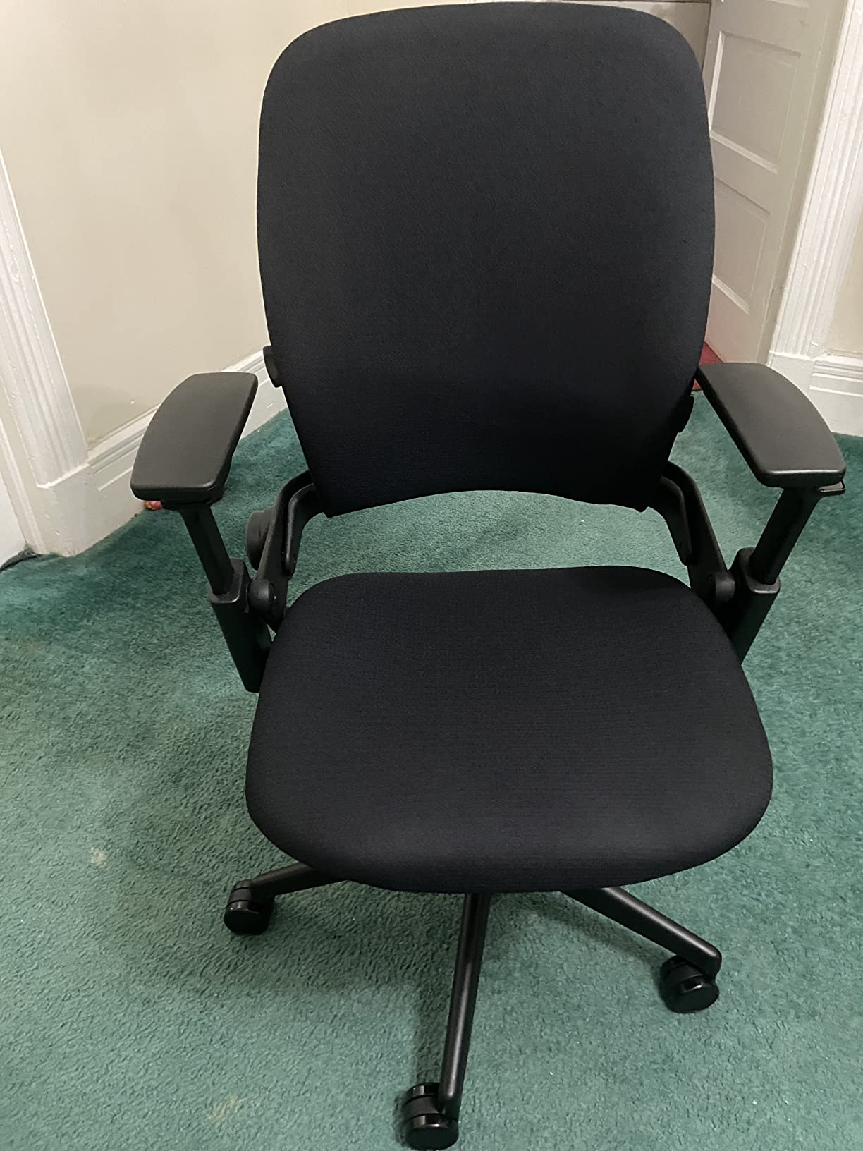 Steelcase Leap Office Chair - Seven Points of Adjustability - Ergonomic Back Support Chair - Lumbar Support - 4D Adjustable Arms - Black Frame - Onyx customer photo 1