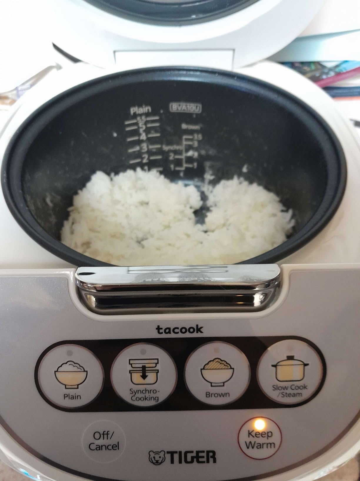 Tiger JBV-A10U 5.5-Cup Micom Rice Cooker and Warmer with Tacook Food Steamer, White customer photo 1