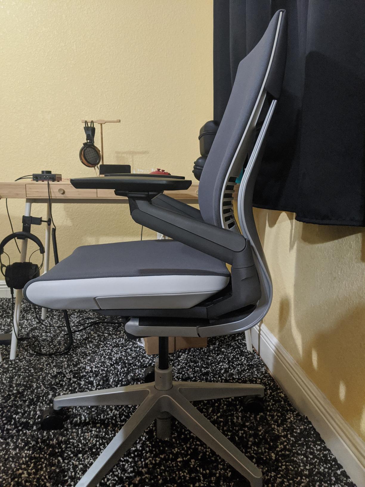 Steelcase Gesture Office Chair - Ergonomic Work Chair with Wheels for Carpet - Comfortable - Intuitive-to-Adjust for Desk - 360-Degree Arms - Graphite Gray Fabric customer photo 2