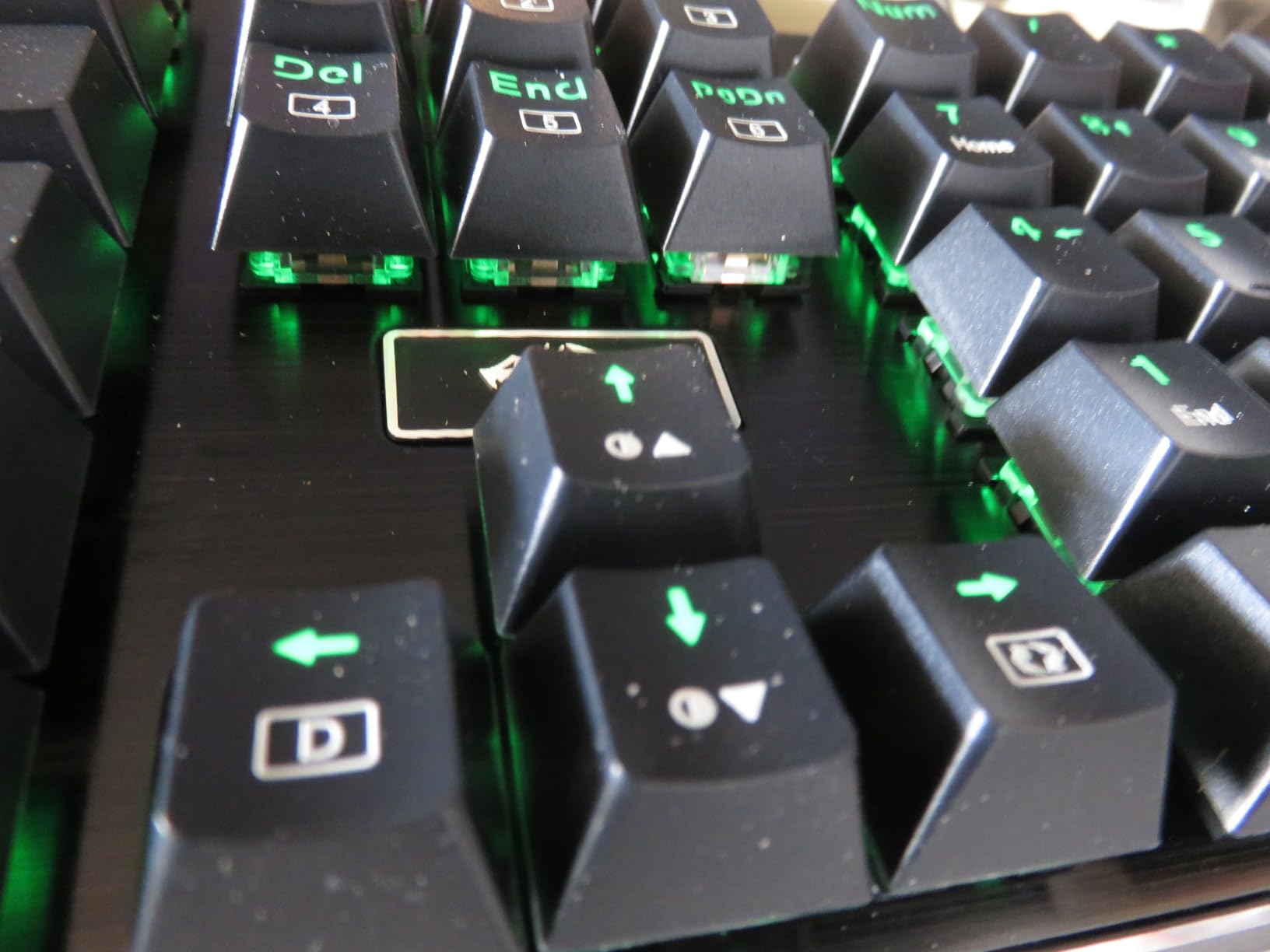 Redragon K556 RGB LED Backlit Wired Mechanical Gaming Keyboard, 104 Keys Hot-Swap Mechanical Keyboard w/Aluminum Base, Upgraded Socket and Noise Absorbing Foams, Brown Switch customer photo 2