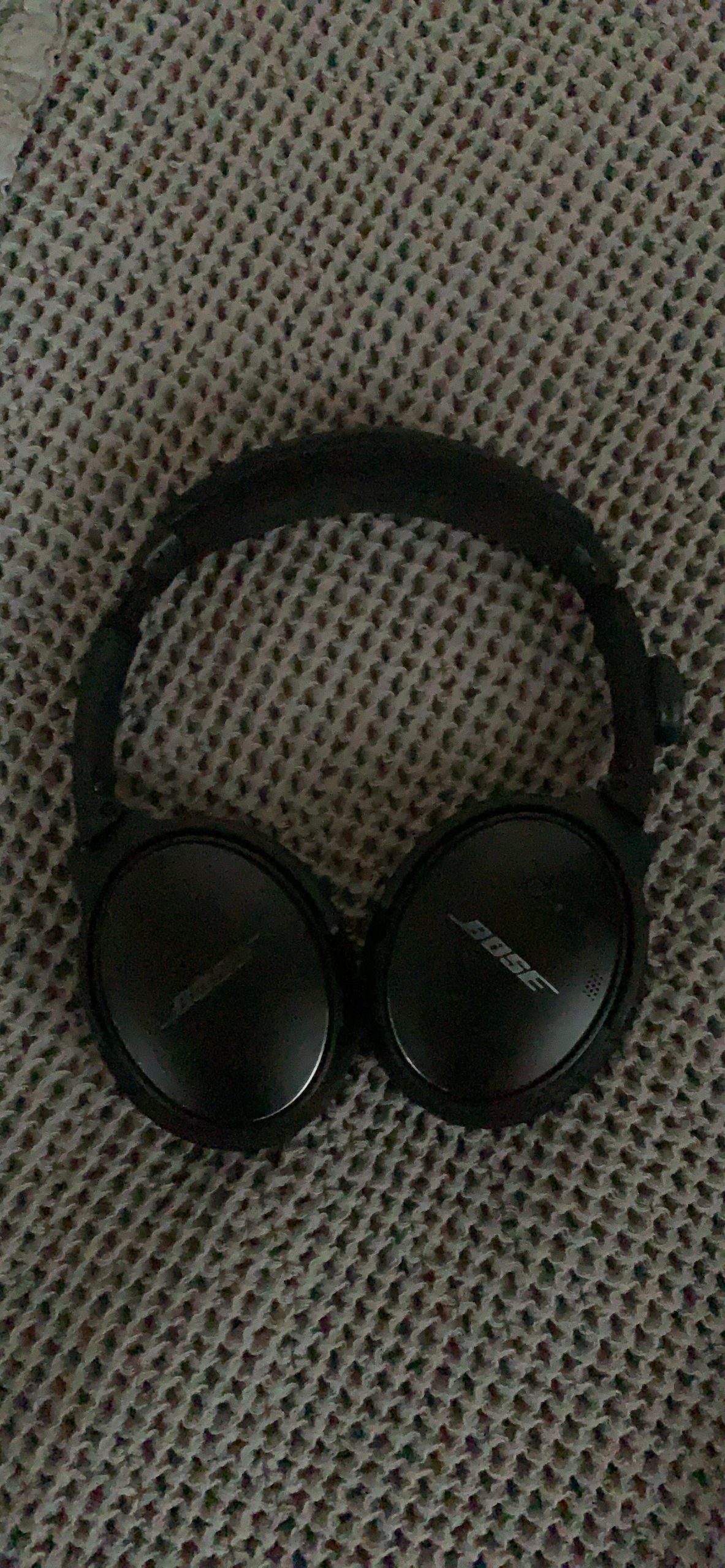 QuietComfort 35 II Noise Cancelling Bluetooth Headphones- Wireless, Over Ear Headphones with Built in Microphone and Alexa Voice Control, Silver customer photo 2