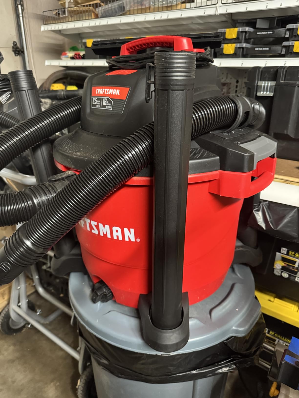 Craftsman CMXEVBE17595 16 Gallon 6.5 Peak HP Wet Dry Shop Vacuum customer photo 1