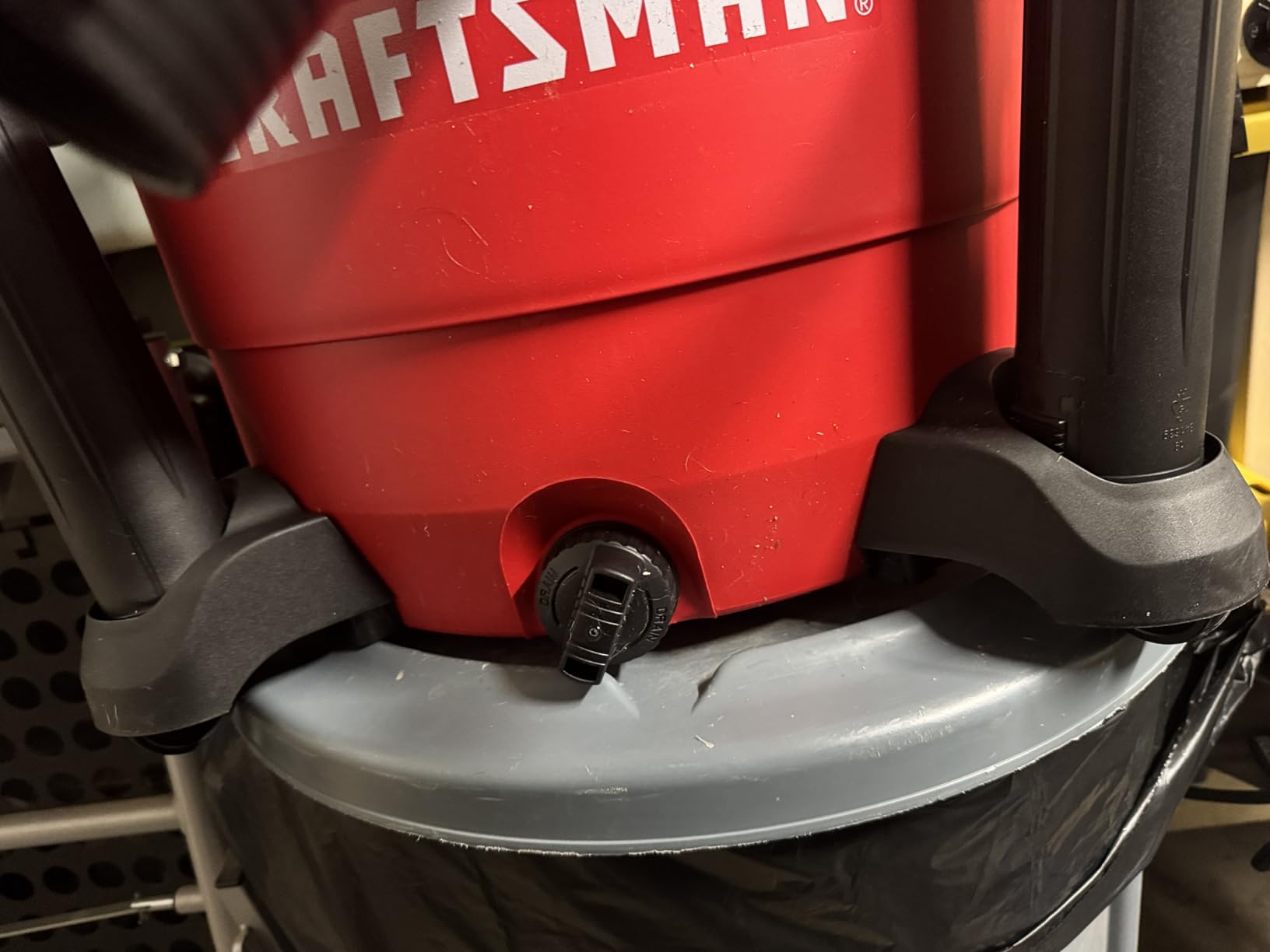 Craftsman CMXEVBE17595 16 Gallon 6.5 Peak HP Wet Dry Shop Vacuum customer photo 2