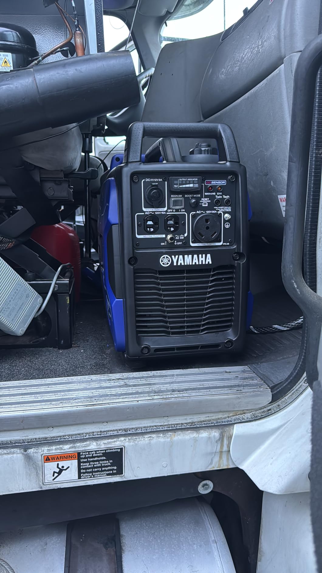 YAMAHA EF2200iS Inverter Generator, 2200 Watts, Blue customer photo 1