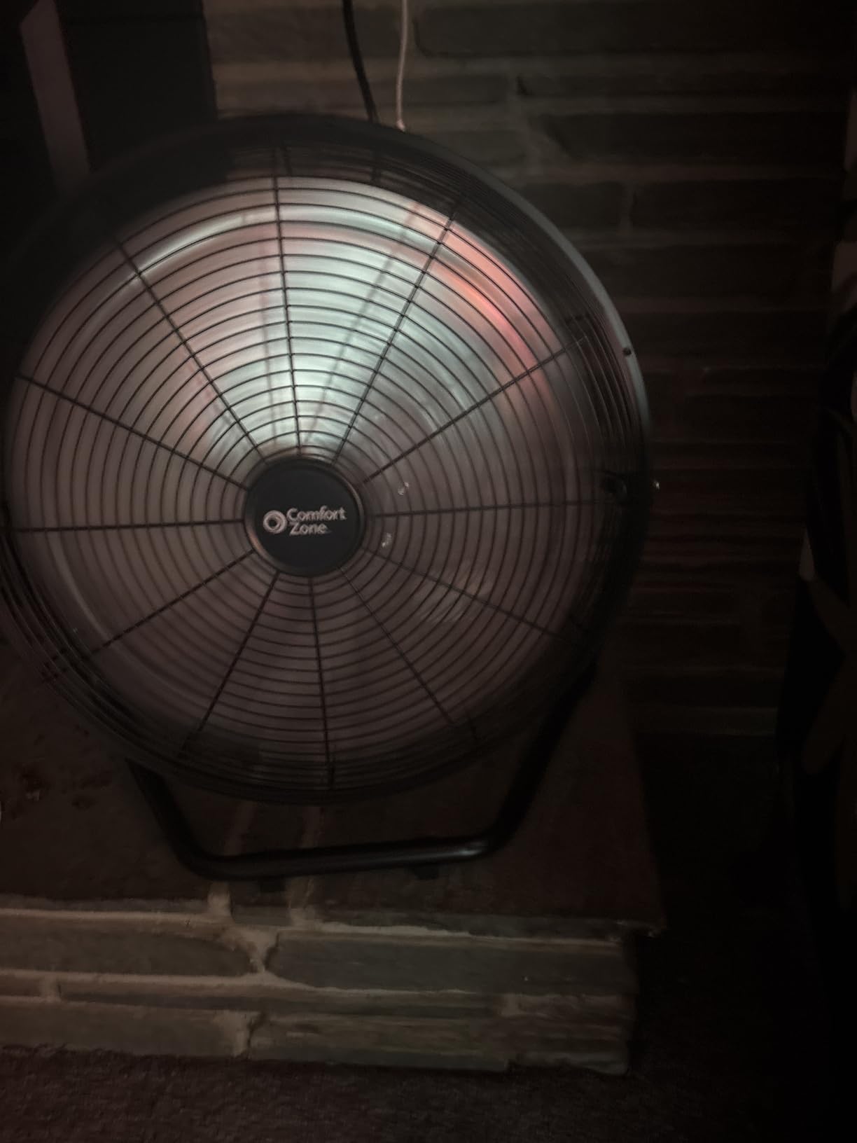 Comfort Zone Cradle Floor Fan, Electric, High-Velocity,180 Degree Adjustable Tilt, 18 inch, 3 Speed, Carry Handle, Rubber Feet, Metal, Airflow 19.36 ft/sec, Ideal for Garage or Workshop, CZHV18BK customer photo 1