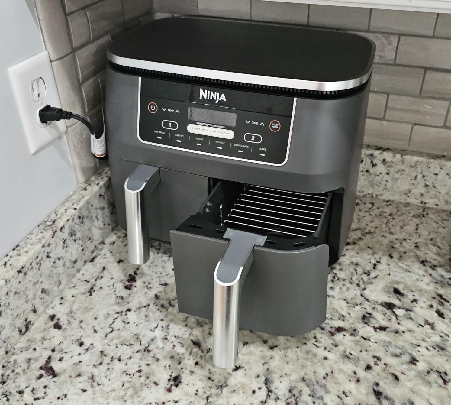 Ninja DZ201 Foodi 8 Quart 6-in-1 DualZone 2-Basket Air Fryer, Match Cook and Smart Finish to Roast, Broil, Dehydrate for Quick Easy Meals, Grey customer photo 1