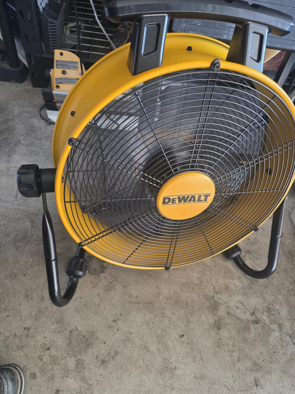 DEWALT DXF1840 Floor Fan, Industrial Fans, 18 Inch High Velocity Fan with 3-Speed Heavy Duty Air Circulator and 180 Adjustable Tilt, Large Electric Metal Rotating Garage Fan, Drum fan for Work, Yellow customer photo 1