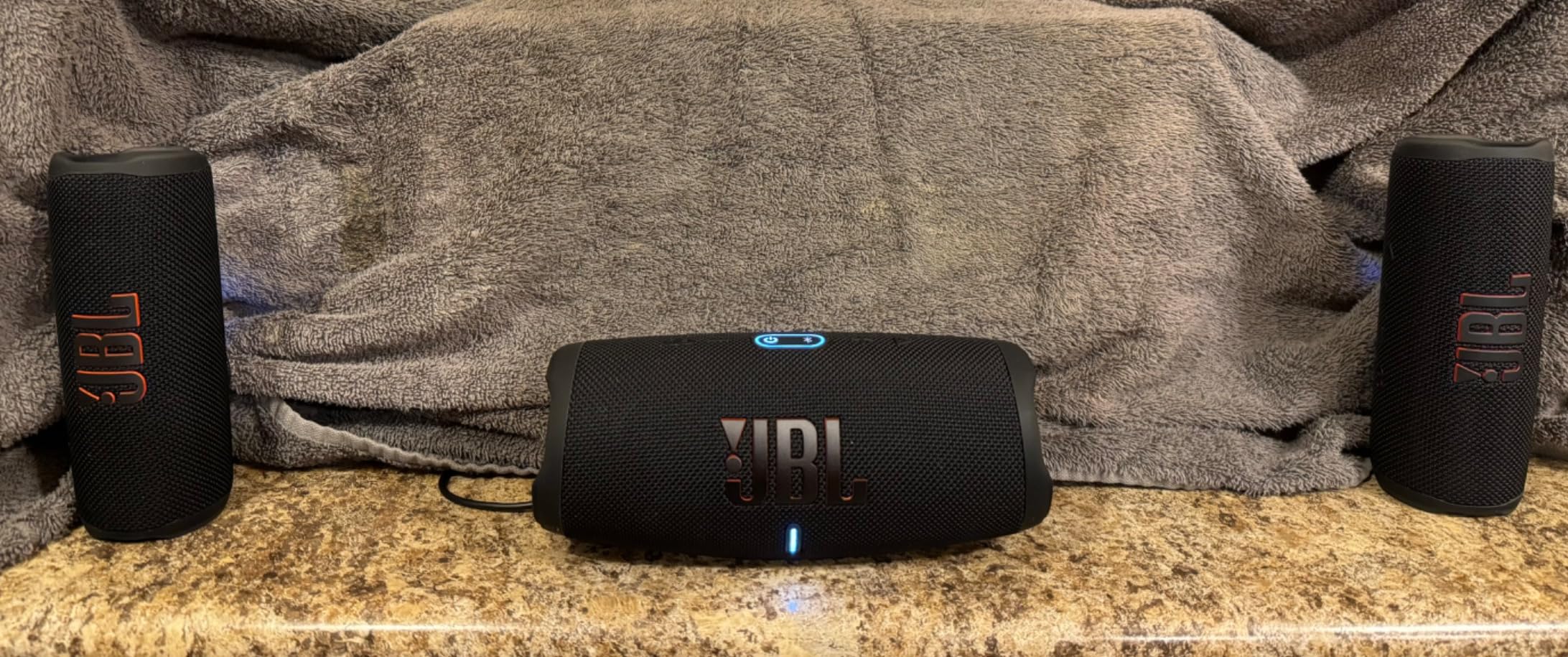 JBL Flip 6 - Portable Bluetooth Speaker, powerful sound and deep bass, IPX7 waterproof, 12 hours of playtime, JBL PartyBoost for multiple speaker pairing for home, outdoor and travel (Blue) customer photo 2