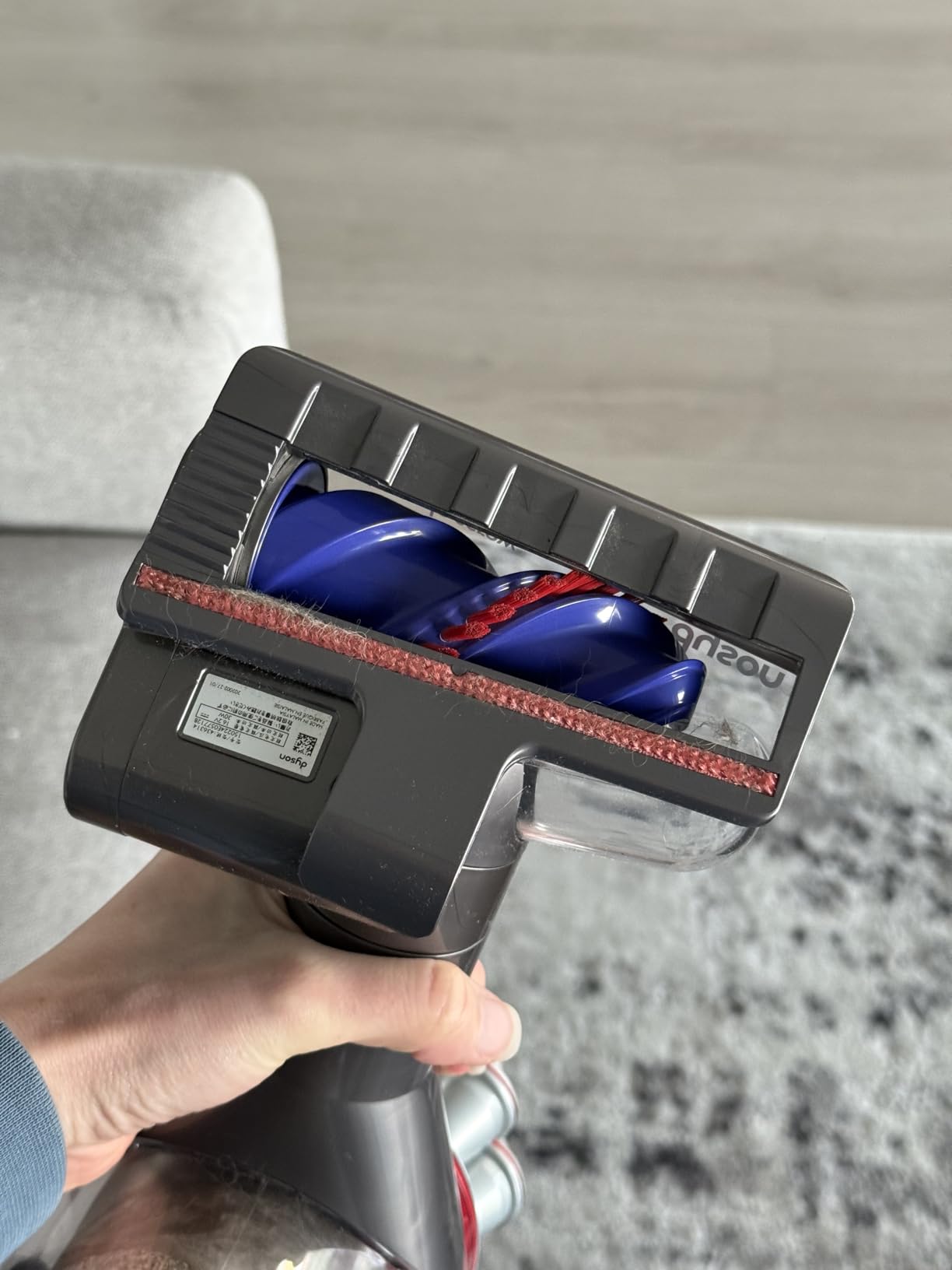 Dyson V8 Cordless Vacuum, Cleans Hard Floors and Carpets, Detangles, Converts to Handheld, 115AW, 2 Power Modes, Up to 40 Minutes customer photo 1