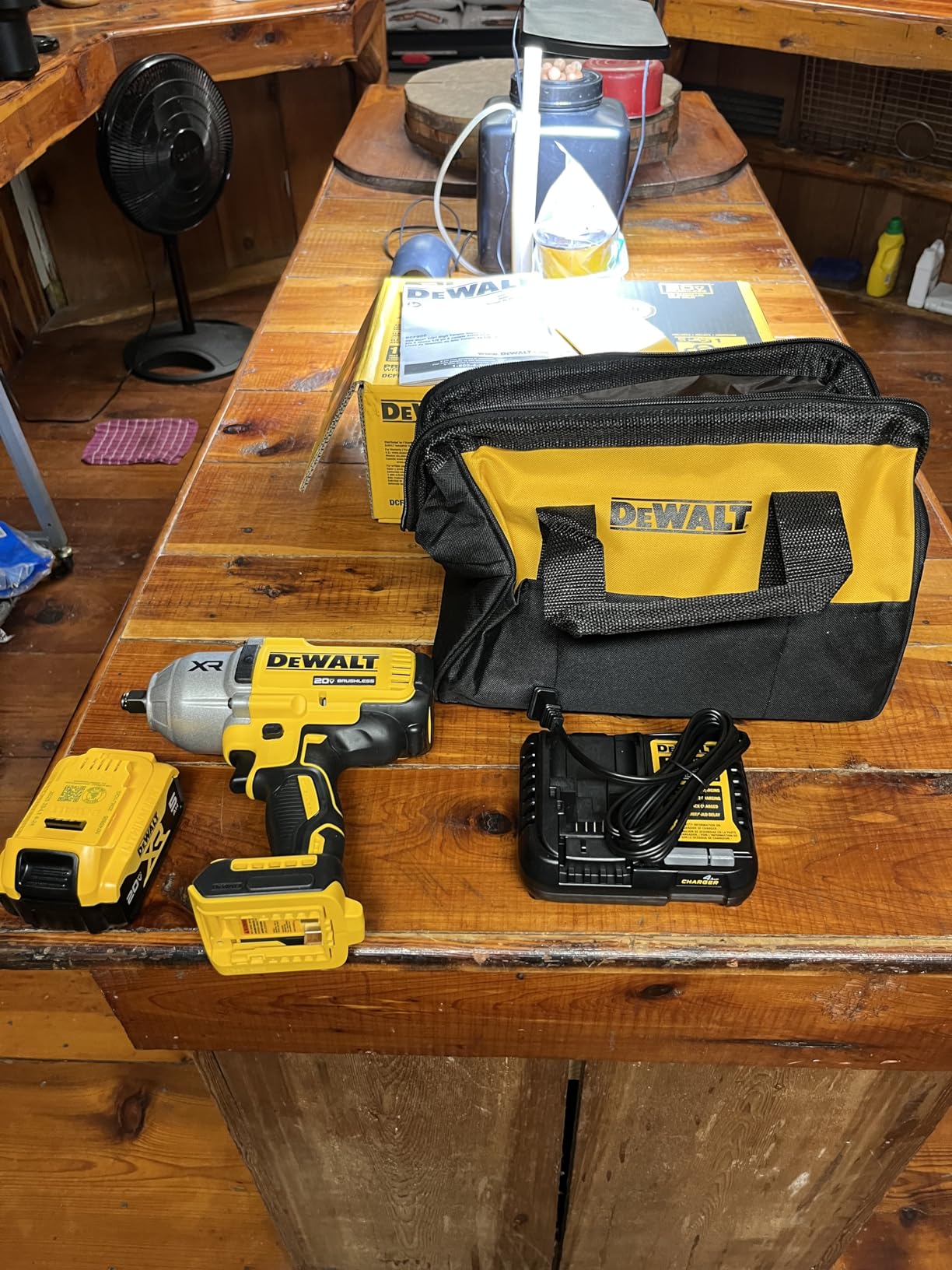 20V MAX Cordless Impact Wrench with Hog Ring Anvil, Brushless High Torque 1/2 Impact Gun, 4-Mode Speed, Includes Battery, Charger and Kit Bag (DCF900P1) customer photo 1