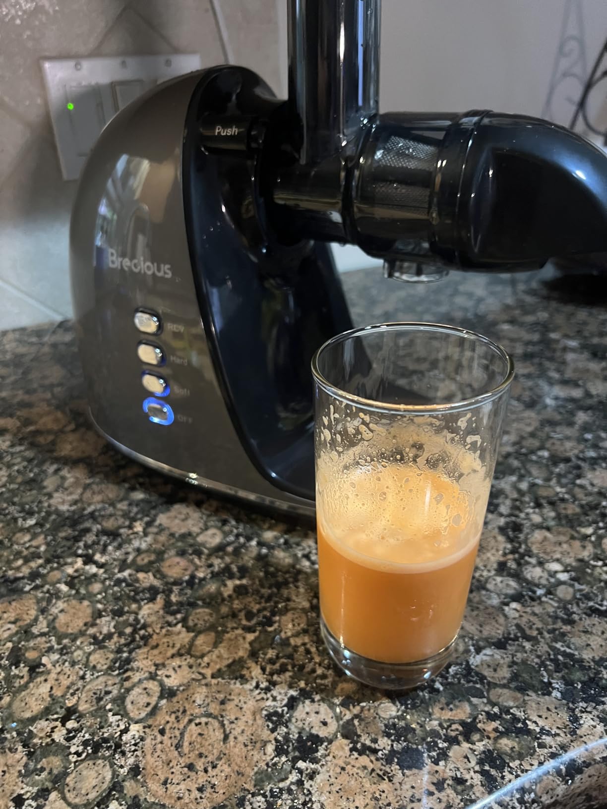 Slow Masticating Juicer, Brecious Cold Press Juicers with 2 Speed Modes & Quiet Motor, Juicers Machines Vegetable and Fruit with Reverse Function, Celery Juicer, BPA-Free, Easy to Clean customer photo 2