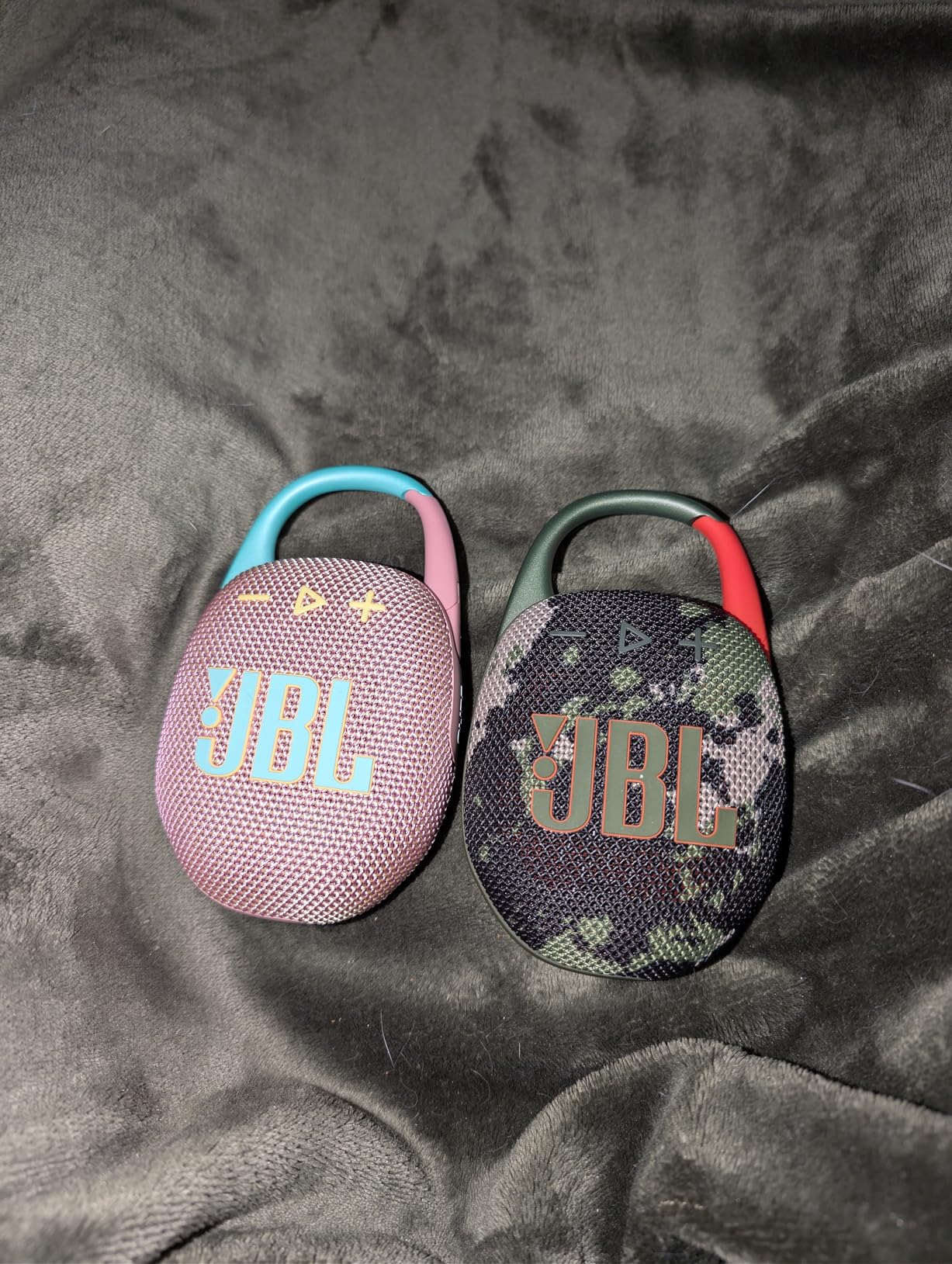 JBL Clip 5 - Ultra-Portable, Waterproof & Dustproof Bluetooth Speaker, Big JBL Pro Sound with Punchy bass, Integrated Carabiner, Up to 12 Hours of Play, Made in Part with Recycled Materials (Purple) customer photo 1