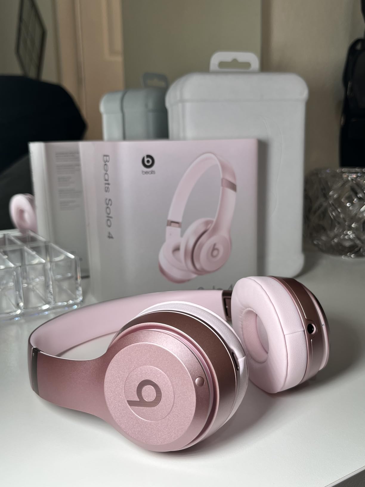 Beats Solo 4 - Wireless On-Ear Bluetooth Headphones, Up to 50-Hour Battery Life, Ultra-Lightweight Comfort, Powerful and Balanced Sound, Apple & Android Compatible - Matte Black customer photo 1