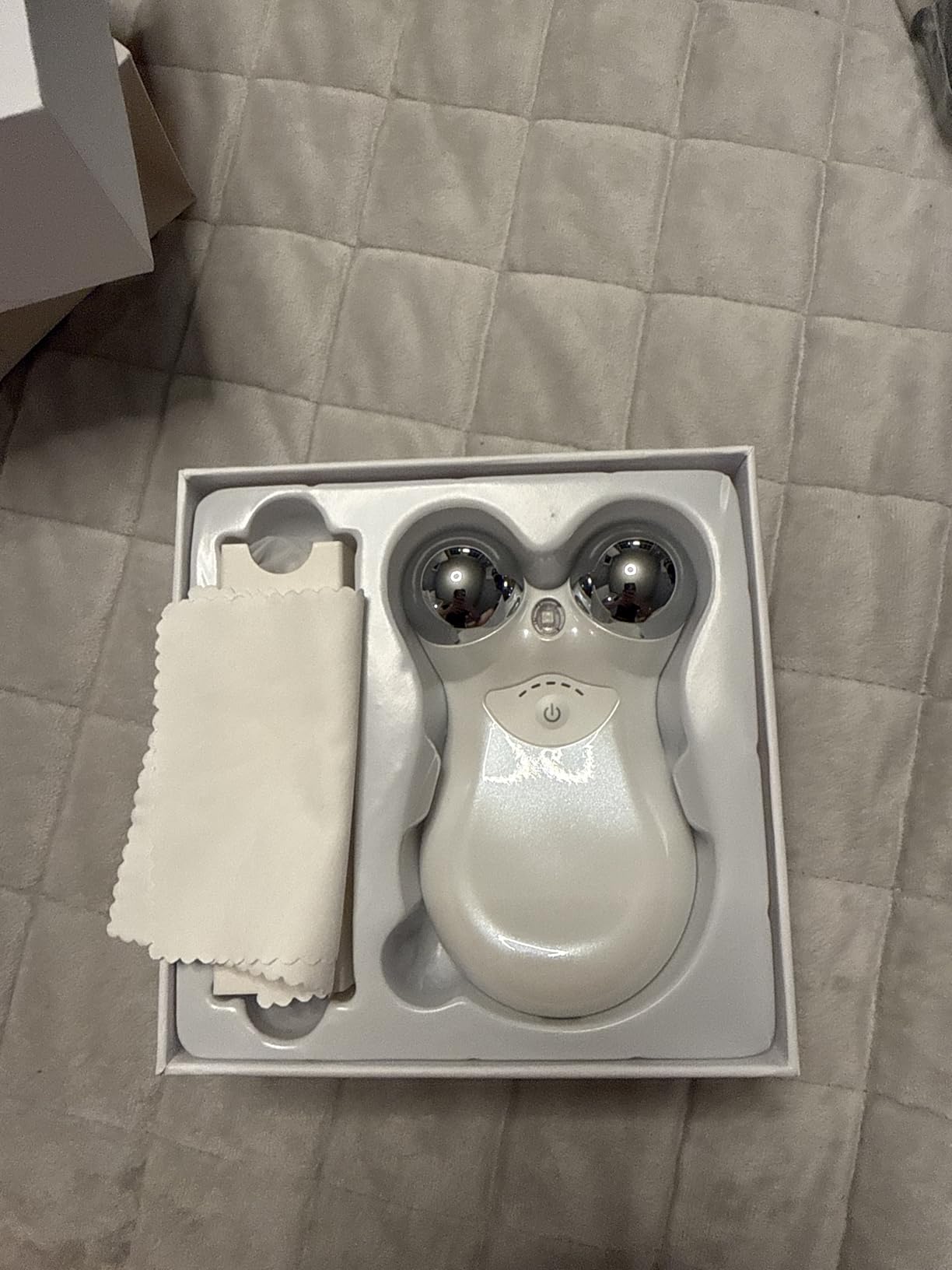 Microcurrent Facial Device, Latest Red Light Technology, Enhances The Ability to Lift The Face and Tighten The Skin, Facial Wrinkle Equipment, Smart Photon Micro-Current Device, Model:EP-300 customer photo 2