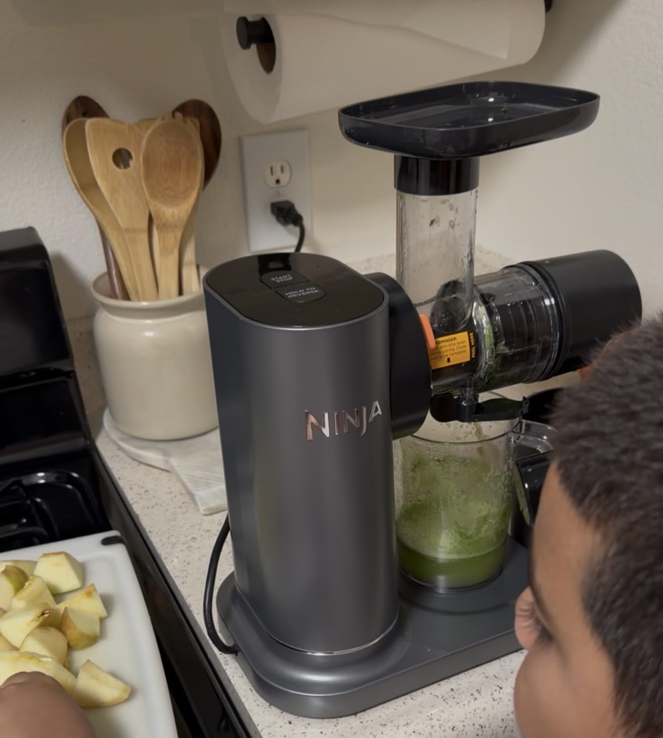 Ninja NeverClog Cold Press Juicer | Powerful Electric Slow Masticating Juicer with Pulp Control | XL Capacity | 24 oz. Juice Jug & 36 oz. Pulp Container | Dishwasher Safe | Navy | 150W customer photo 2