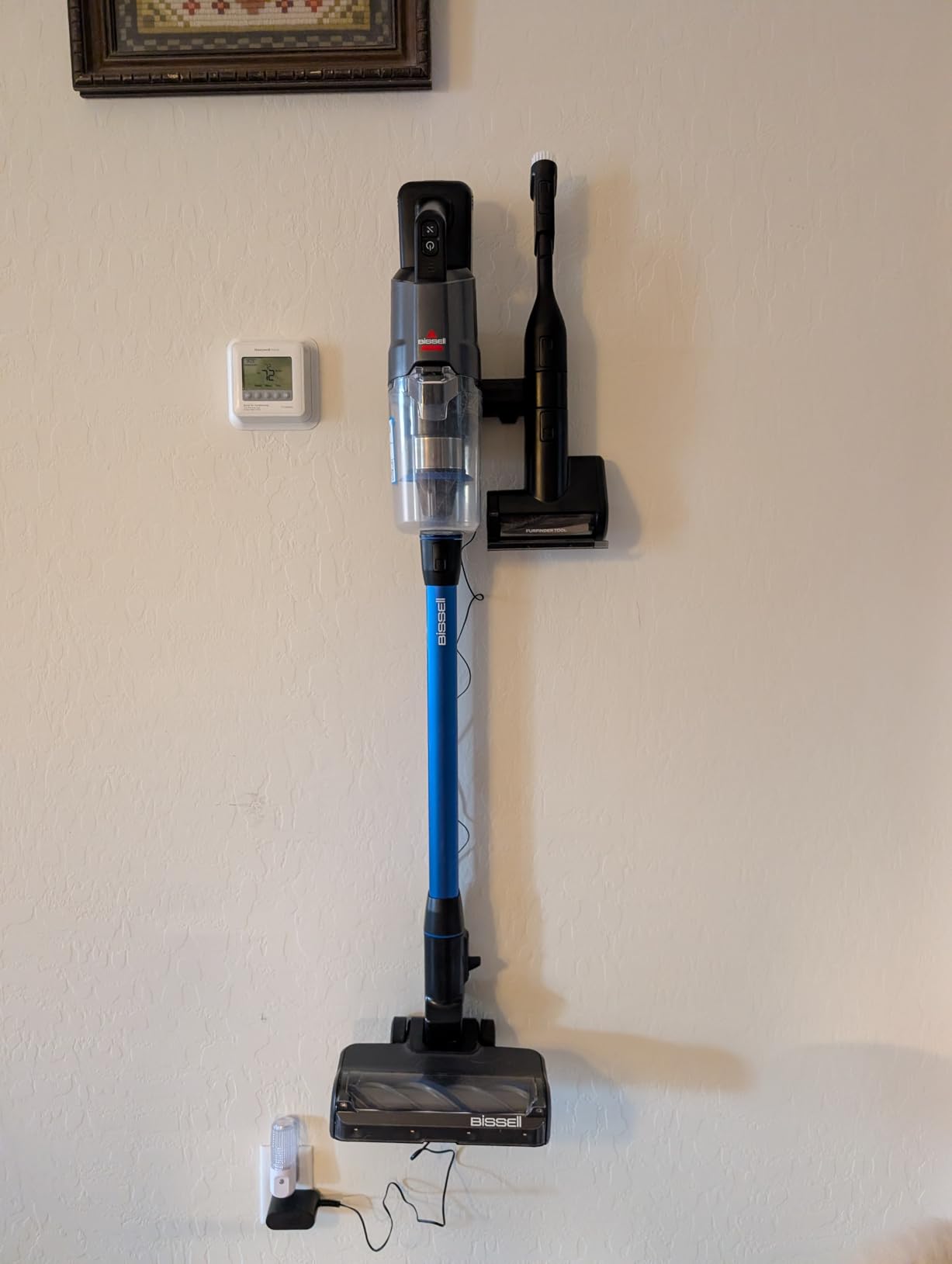 Bissell PowerClean FurFinder 200W Self-Standing Cordless Vacuum w/Tangle Free Brush Roll, Strong Suction, Removeable Battery, Wall Mount, Upholstery Tool & Bright Headlights customer photo 2