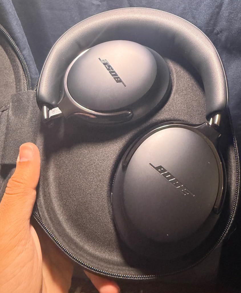 QuietComfort Ultra Bluetooth Headphones (2nd Gen), Wireless Headphones with Spatial Audio, Over Ear Noise Cancelling with Mic, Up to 30 Hours of Play time, Black customer photo 2