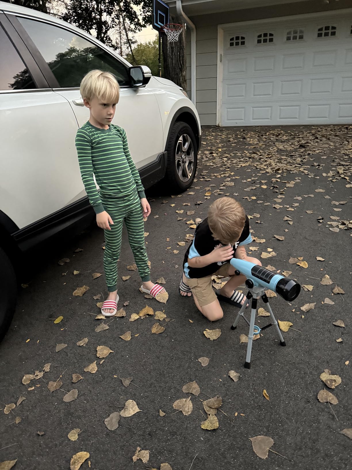 Educational Insights GeoSafari Starview Telescope - Kids Telescope for Beginners, Beginner Astronomy Telescopes, Stargazing & Viewing Planets, Home or Classroom Set, Space & STEM Gifts for Ages 7+ customer photo 2