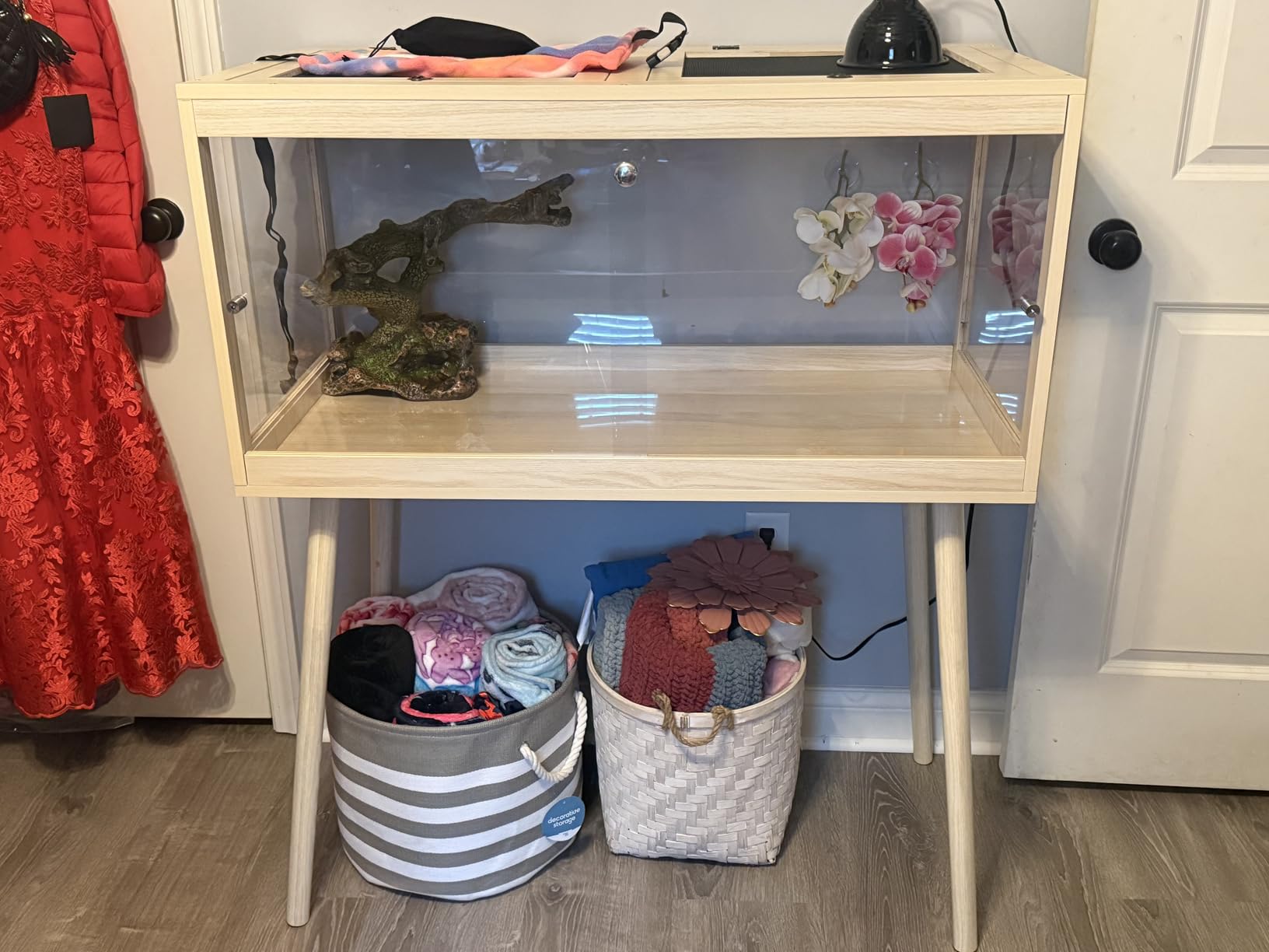 Prolee Bearded Dragon Tank with Leg Stand, Wooden Lizard Tank, Reptile Tank with Metal Mesh Roof Door, Acrylic Panel Snake Tank with Lock Design (Black, 40