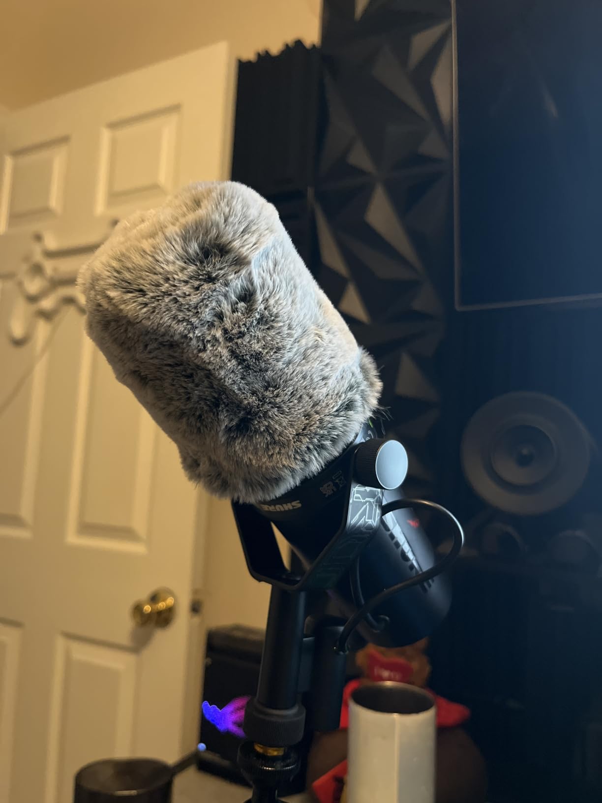 Shure SM7B Dynamic Vocal Microphone for Podcasting & Streaming customer photo 2