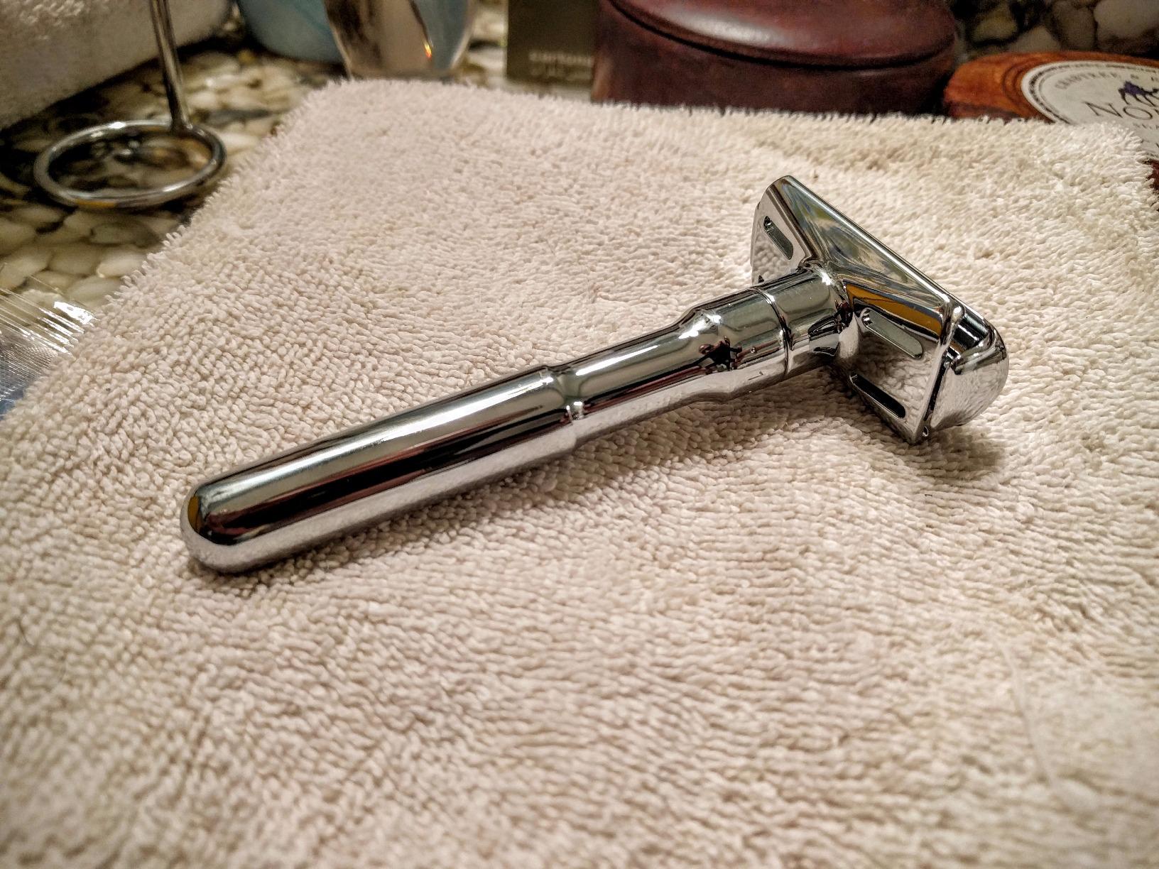 MERKUR FUTUR 700 Adjustable Double Edge Safety Razor - Matte Chrome, Adjustable Razor With Dial, Made in Germany, Plastic-Free, Snap-On Cap Design, Straight Bar customer photo 2