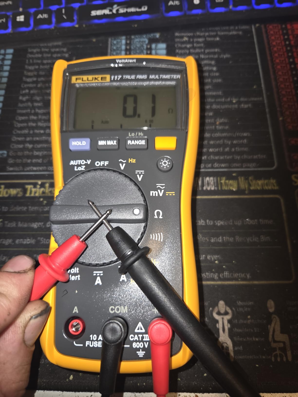 Fluke 117 Digital Multimeter, Non-Contact AC Voltage Detection, Measures Resistance/Continuity/Frequency/Capacitance/Min Max Average, Automatic AC/DC Selection, Low Impedance Mode customer photo 1