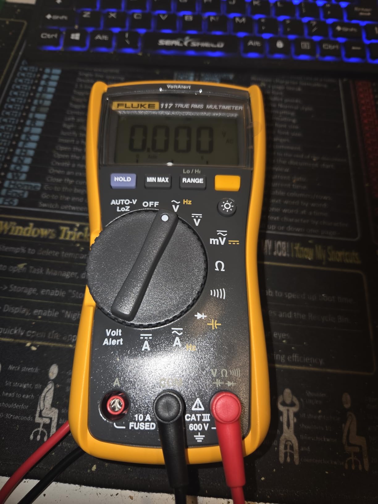 Fluke 117 Digital Multimeter, Non-Contact AC Voltage Detection, Measures Resistance/Continuity/Frequency/Capacitance/Min Max Average, Automatic AC/DC Selection, Low Impedance Mode customer photo 2