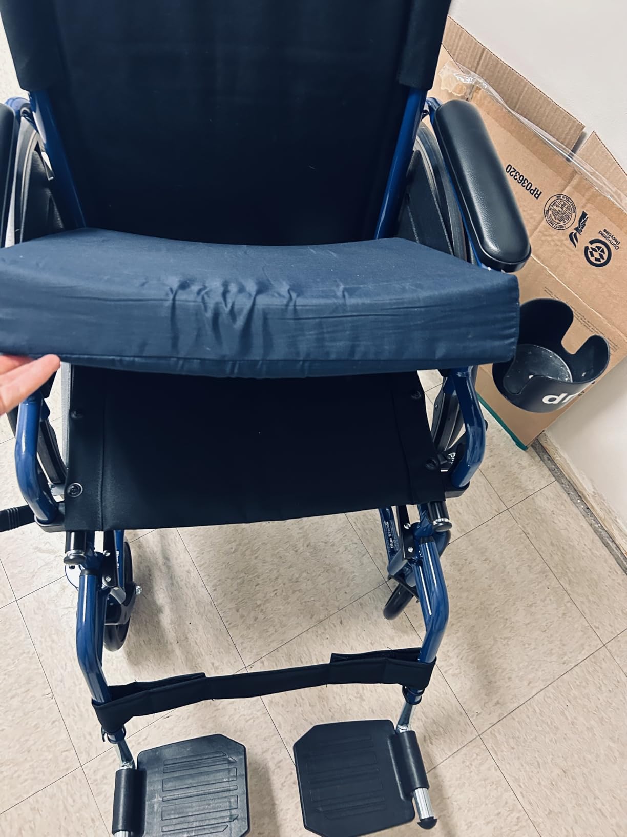 Drive Medical Blue Streak Lightweight Wheelchair, Footrests, 18