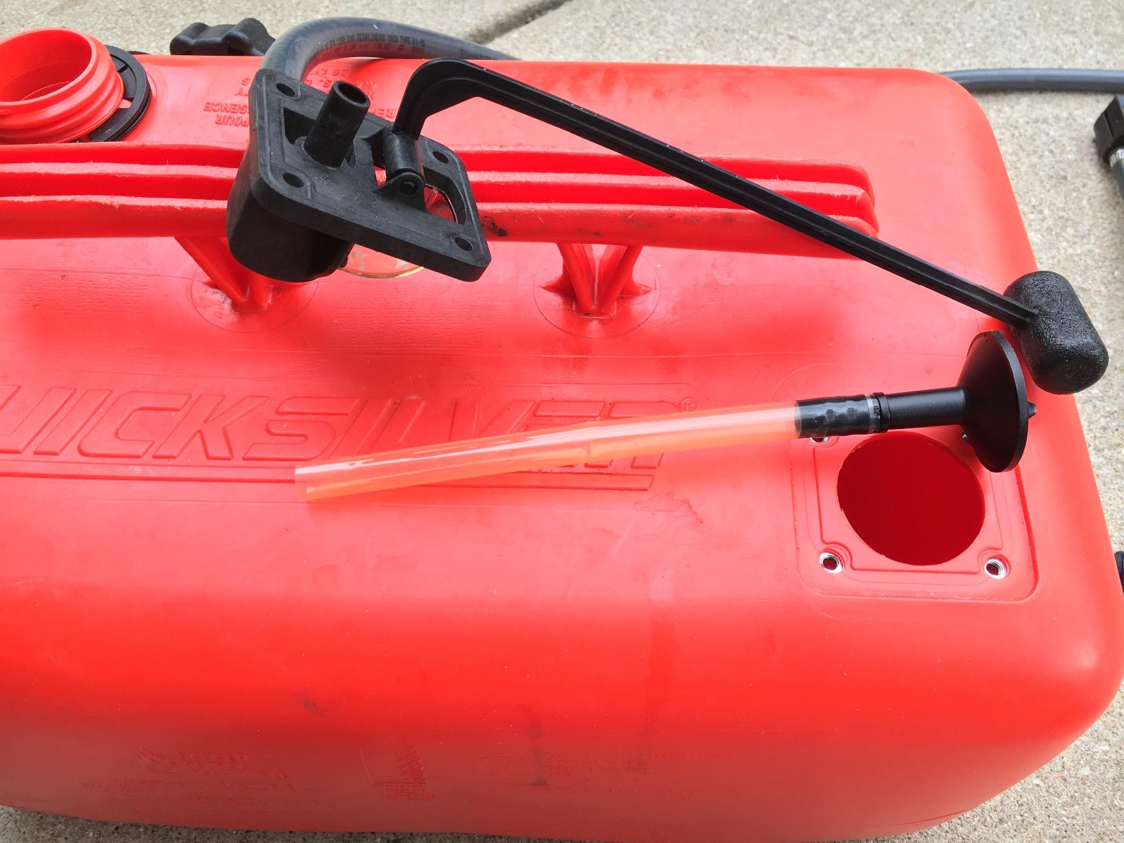 Quicksilver 8M0054600 6.6 Gallon Portable Fuel Tank customer photo 2