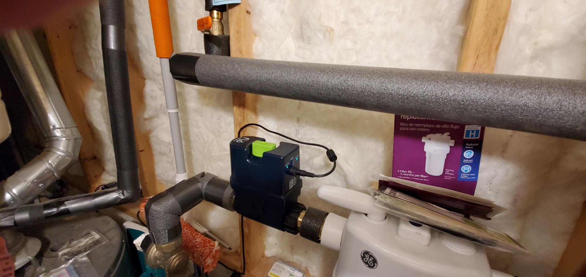 Moen Flo 3/4-inch Smart Water Shut Off Valve, Smart Home Water Monitor Leak Detector, Wifi Connected, App Enabled Flow Meter and Shutoff, 900-001 customer photo 2