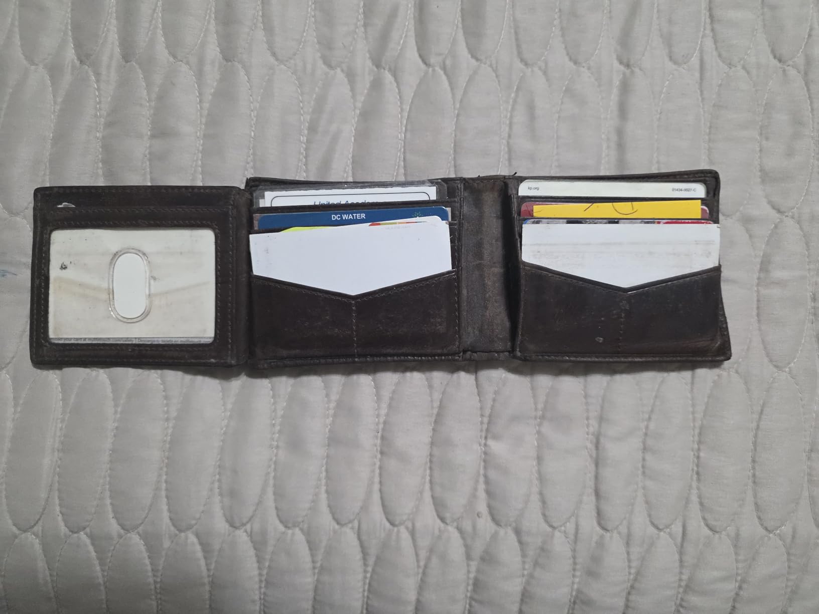 Men's Wallet, Derrick Leather RFID-Blocking Wallet, Bifold with Flip ID, Brown customer photo 1