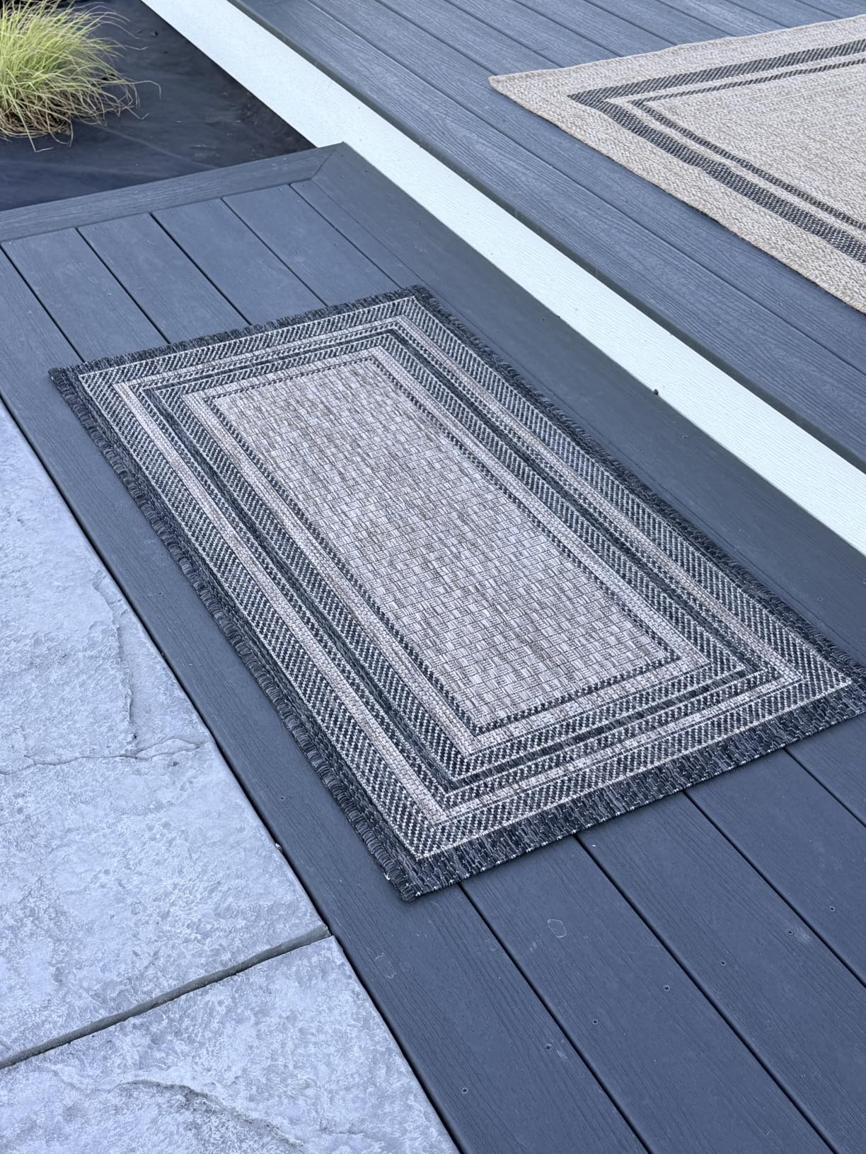SAFAVIEH Courtyard Collection 4' x 5'7