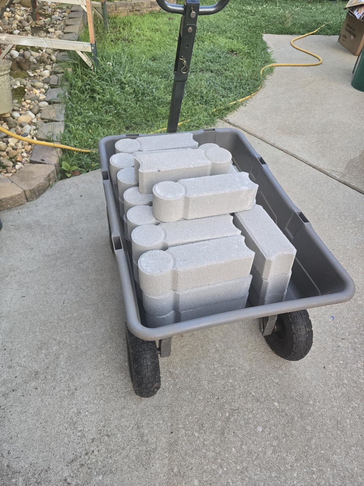 Gorilla Carts Poly Garden Dump Cart, 4 Cu Ft Tub, 600 lb Haul Capacity, Black customer photo 2