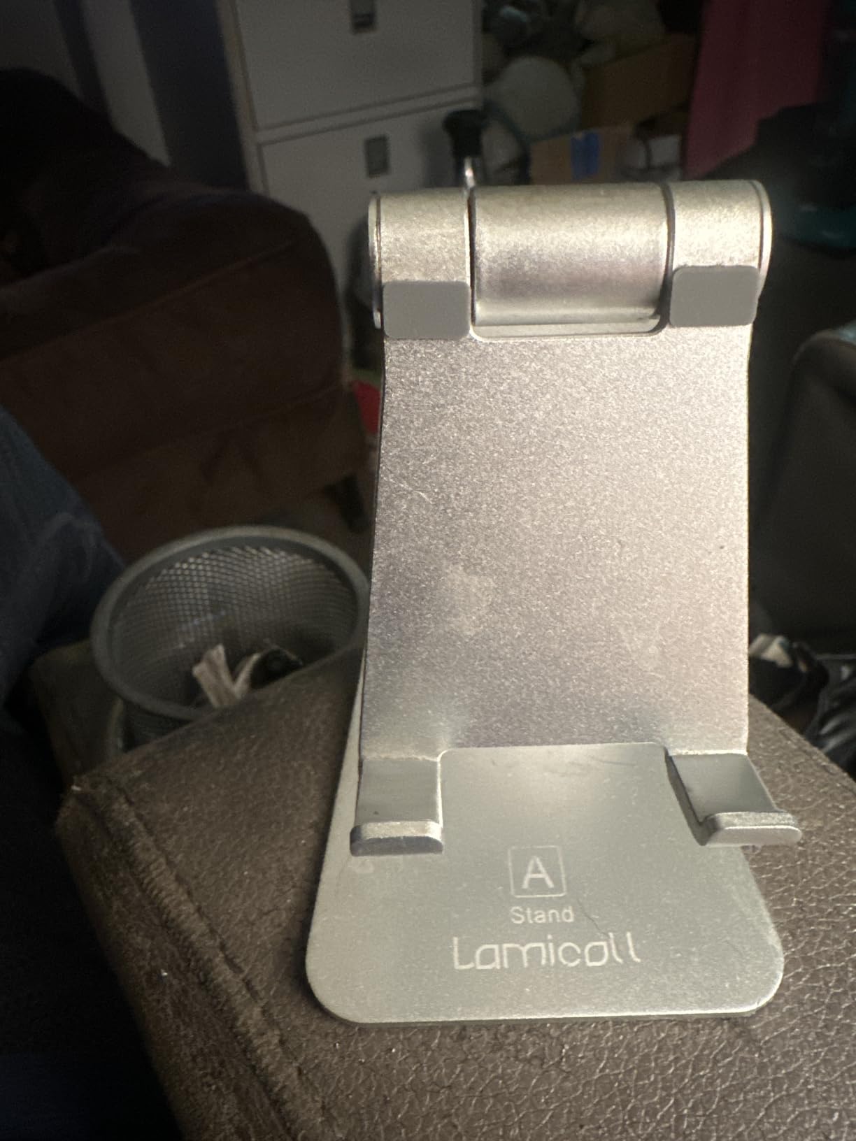 Lamicall iPad Stand Adjustable Tablet Holder, Sturdy Aluminum, Multi-Angle customer photo 1