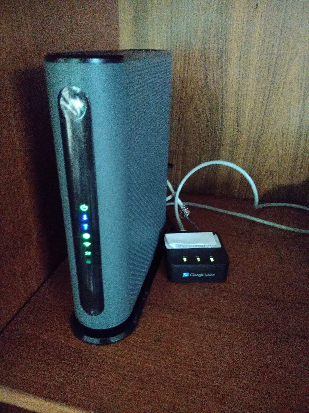 Motorola MG7550 2-in-1 Cable Modem with Built-in WiFi Router and Power Boost | Approved by Comcast Xfinity, Cox, Charter Spectrum| AC1900 WiFi Router | 16x4 DOCSIS 3.0 customer photo 1