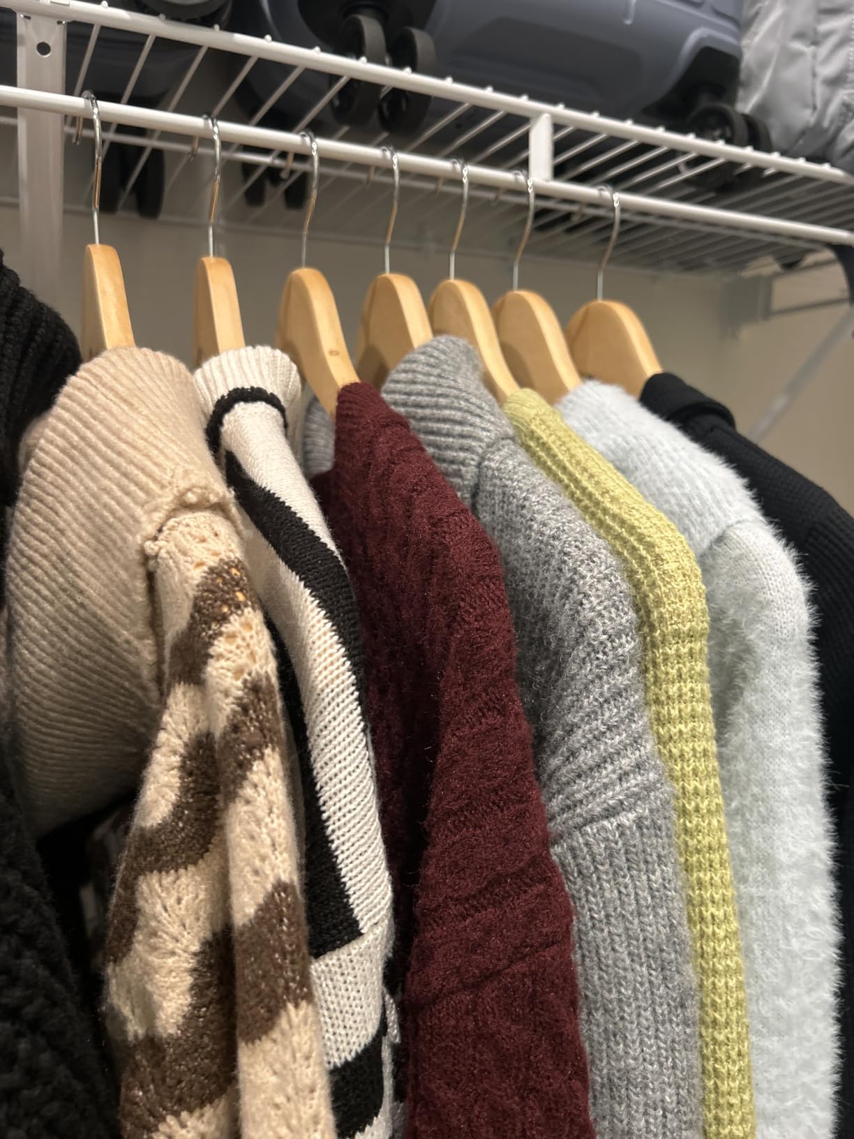 Utopia Home Premium Wooden Hangers 20 Pack - Heavy Duty & Durable Coat Hanger - Wood Hanger with 360-Degree Rotatable Hook - Clothes Hangers with Non-Slip Shoulder Notches For Shirts & Coats (Natural) customer photo 1