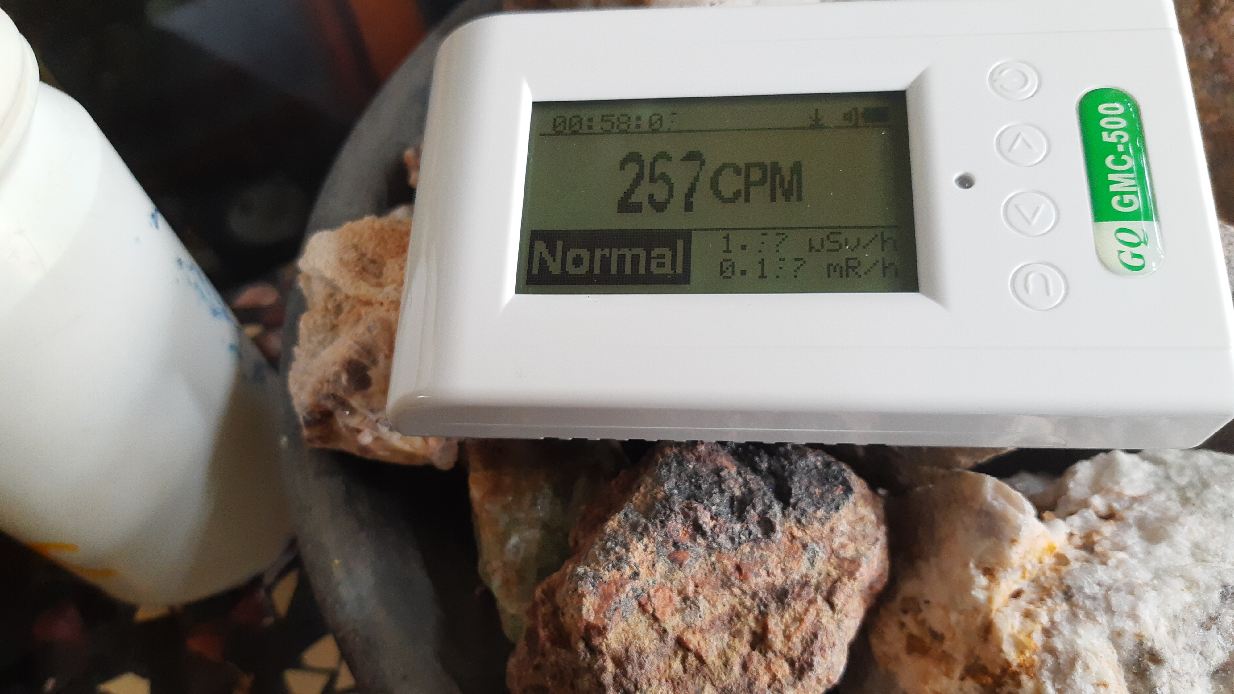 GQ GMC-500 Geiger Counter Nuclear Radiation Detector Beta Gamma X-Ray Dosimeter customer photo 2