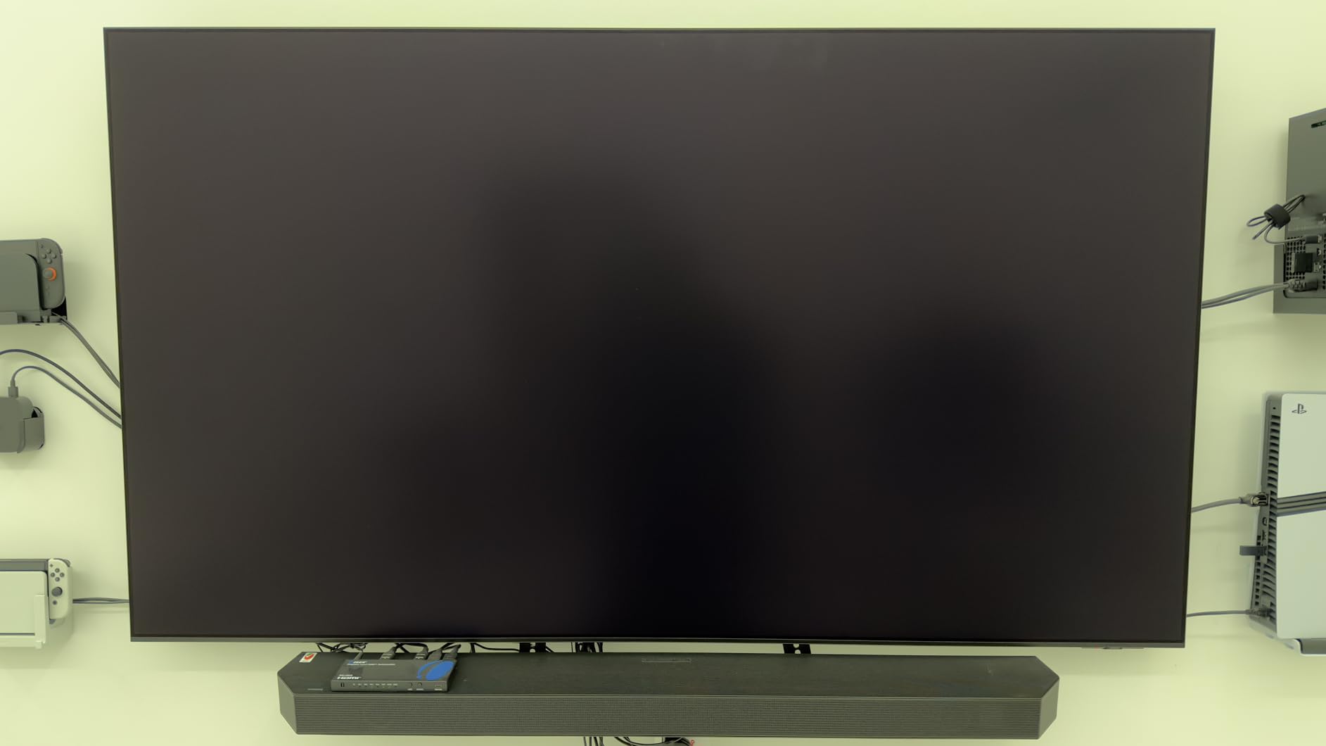 ECHOGEAR MaxMotion TV Wall Mount for Large TVs 42 to 90 Inch - Full Motion with Smooth Swivel, Tilt, and Extension - Universal Design - Includes Hardware and Drill Template customer photo 1