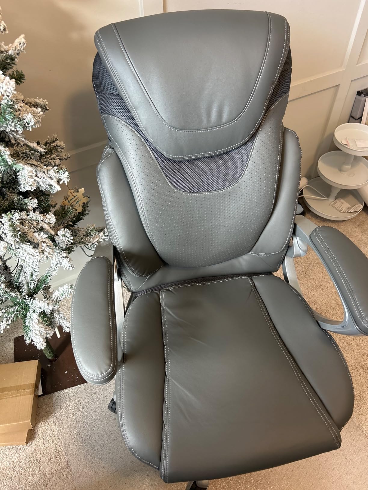 Serta Bryce Executive Office Chair - Ergonomic Computer Desk Chair with Lumbar Technology - Adjustable Height - Memory Foam Body Pillows - 360 Degree Swivel Rolling Base - Bonded Leather - Black customer photo 1