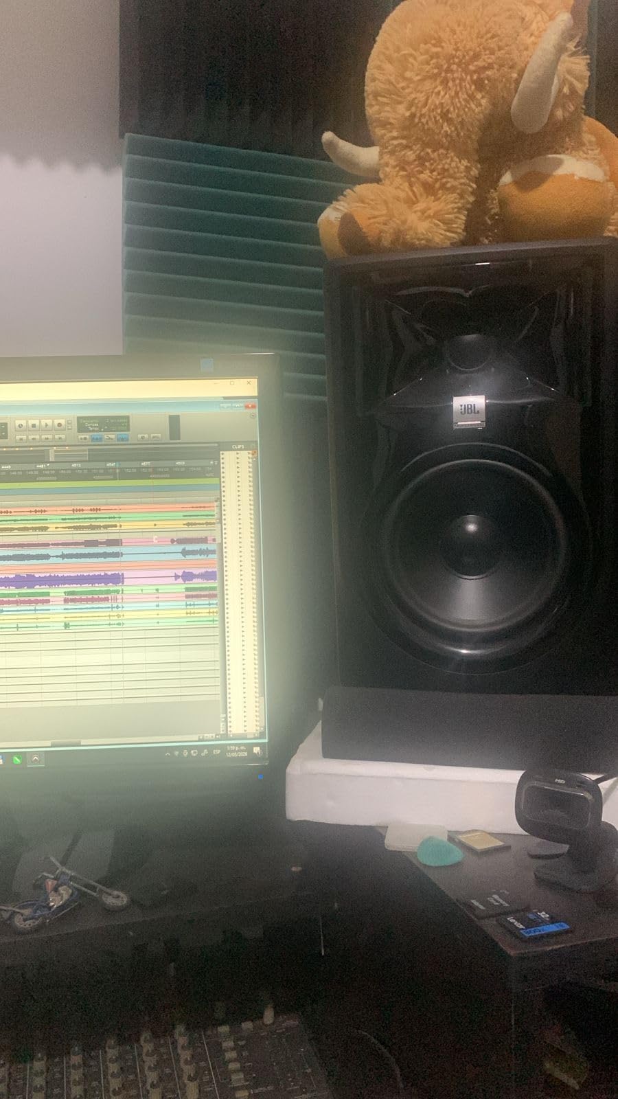 JBL Professional 305PMkII 5-Inch 2-Way Powered, Active Monitor Speaker for Near Field Music Production, Studio Monitor, Desktop Computer, Hi-Fi Audio. Sold Individually, Black customer photo 1