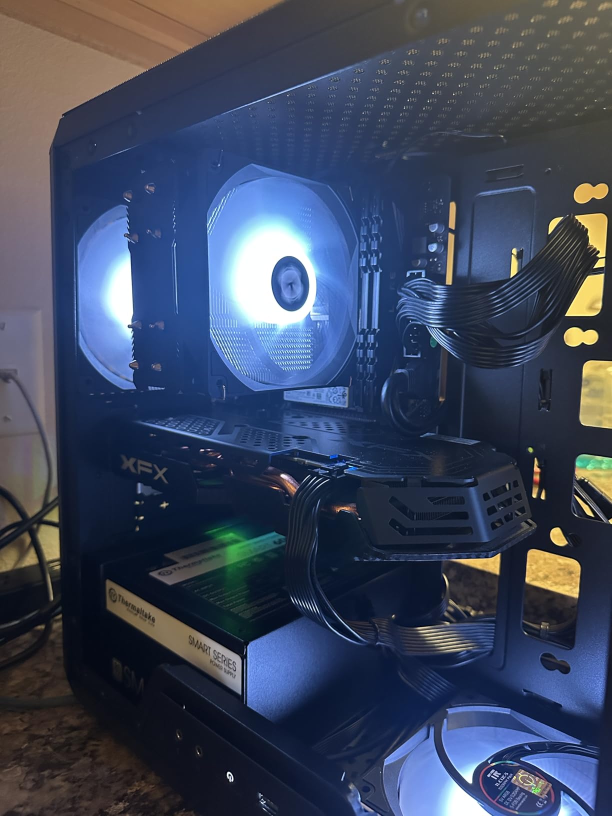 Cooler Master MasterBox Q300L Micro-ATX PC Case - Compact mATX Computer Case with Magnetic Dust Filters, Modular Adjustable I/O Panel, Perforated Airflow Design customer photo 1