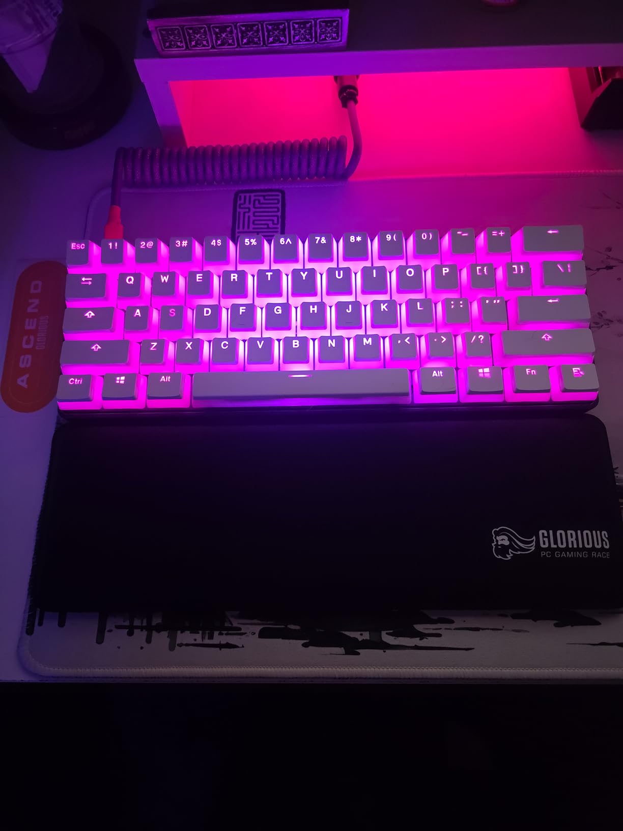 Glorious Wrist Pad/Rest - Compact - Black - Mechanical Keyboards, Stitched Edges, Ergonomic | 12x4 inches | 25mm/1in Thick (GWR-75) Compact (Black) customer photo 1