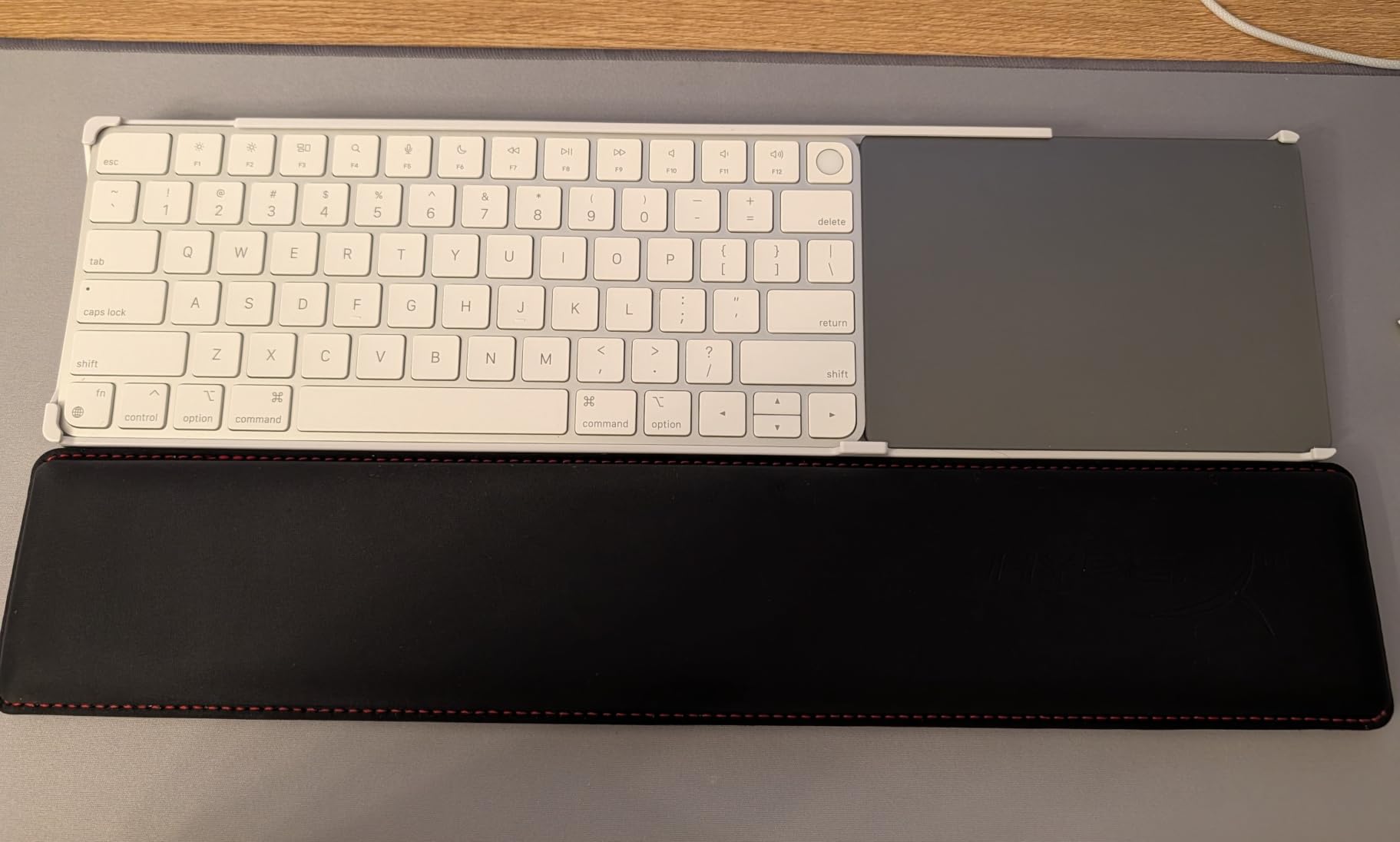 HyperX Wrist Rest - Full Sized - Cooling Gel - Memory Foam - Anti-Slip - Ergonomic - Keyboard Accessory, Black customer photo 1