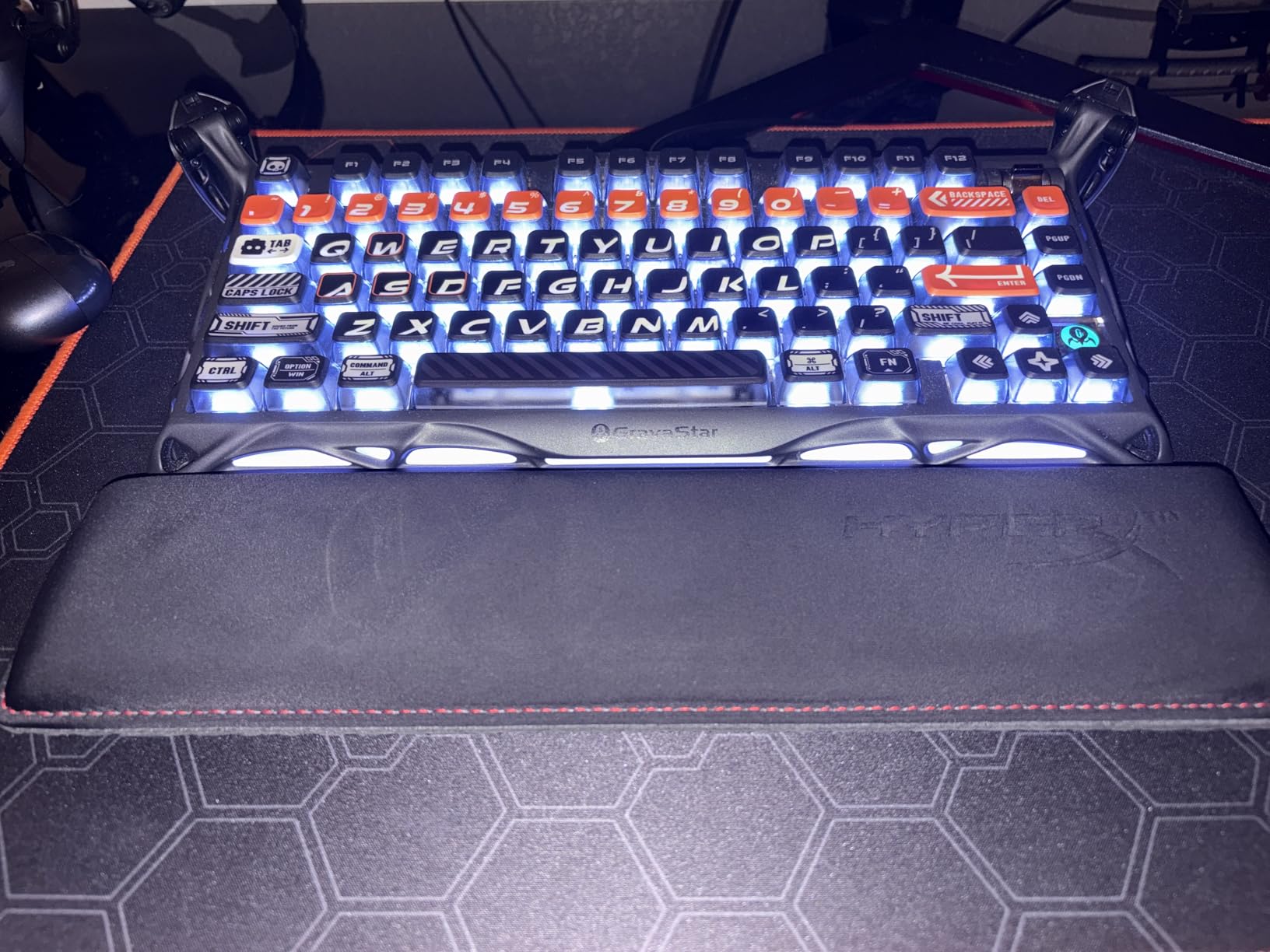 HyperX Wrist Rest - Full Sized - Cooling Gel - Memory Foam - Anti-Slip - Ergonomic - Keyboard Accessory, Black customer photo 2