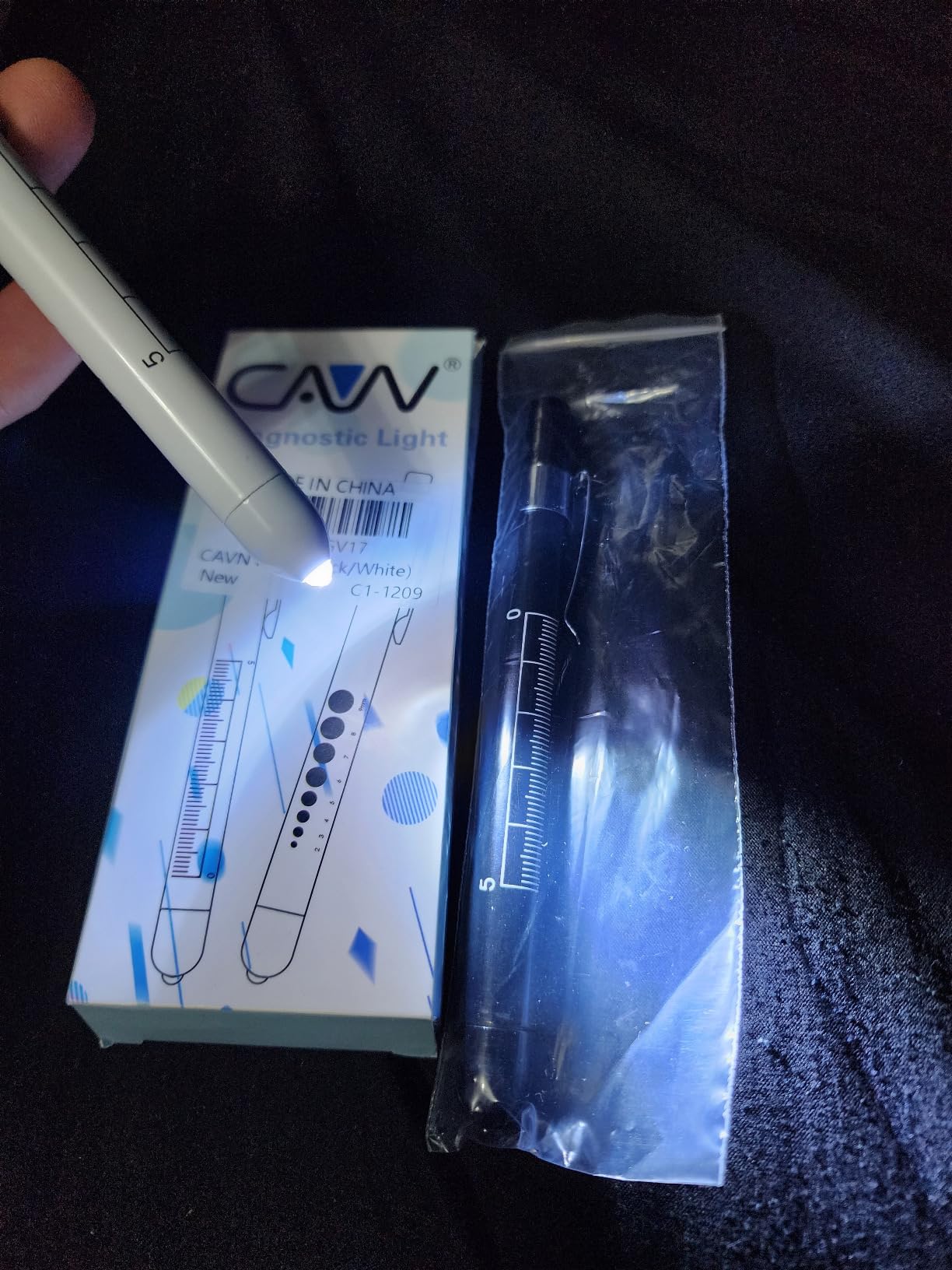 CAVN Pen Light with Pupil Gauge LED Penlight for Nurses Doctors, 2 Pcs Reusable Medical Penlight customer photo 2