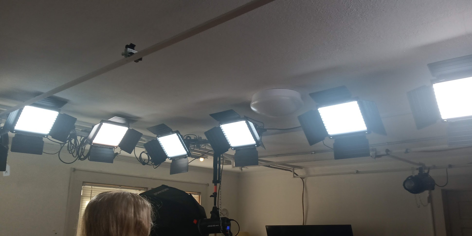 GVM 2 Pack LED Video Lighting Kits with APP Control, Bi-Color Variable 2300K~6800K with Digital Display Brightness of 10~100% for Video Photography, CRI97+ TLCI97 Led Video Light Panel + Barndoor customer photo 2