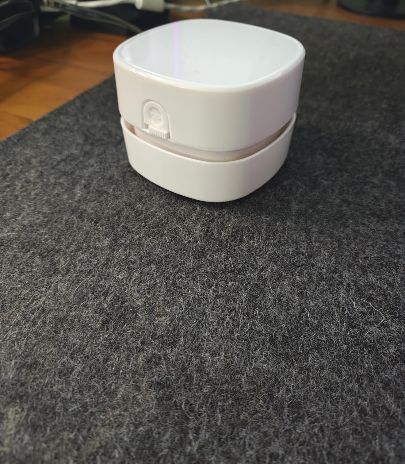 ODISTAR Desktop Vacuum Cleaner, Mini Table dust Sweeper Energy Saving, High Endurance up to 90 mins, Cordless & 360 Rotatable Design for Keyboard/Home/School/Office (White AA Battery) customer photo 1
